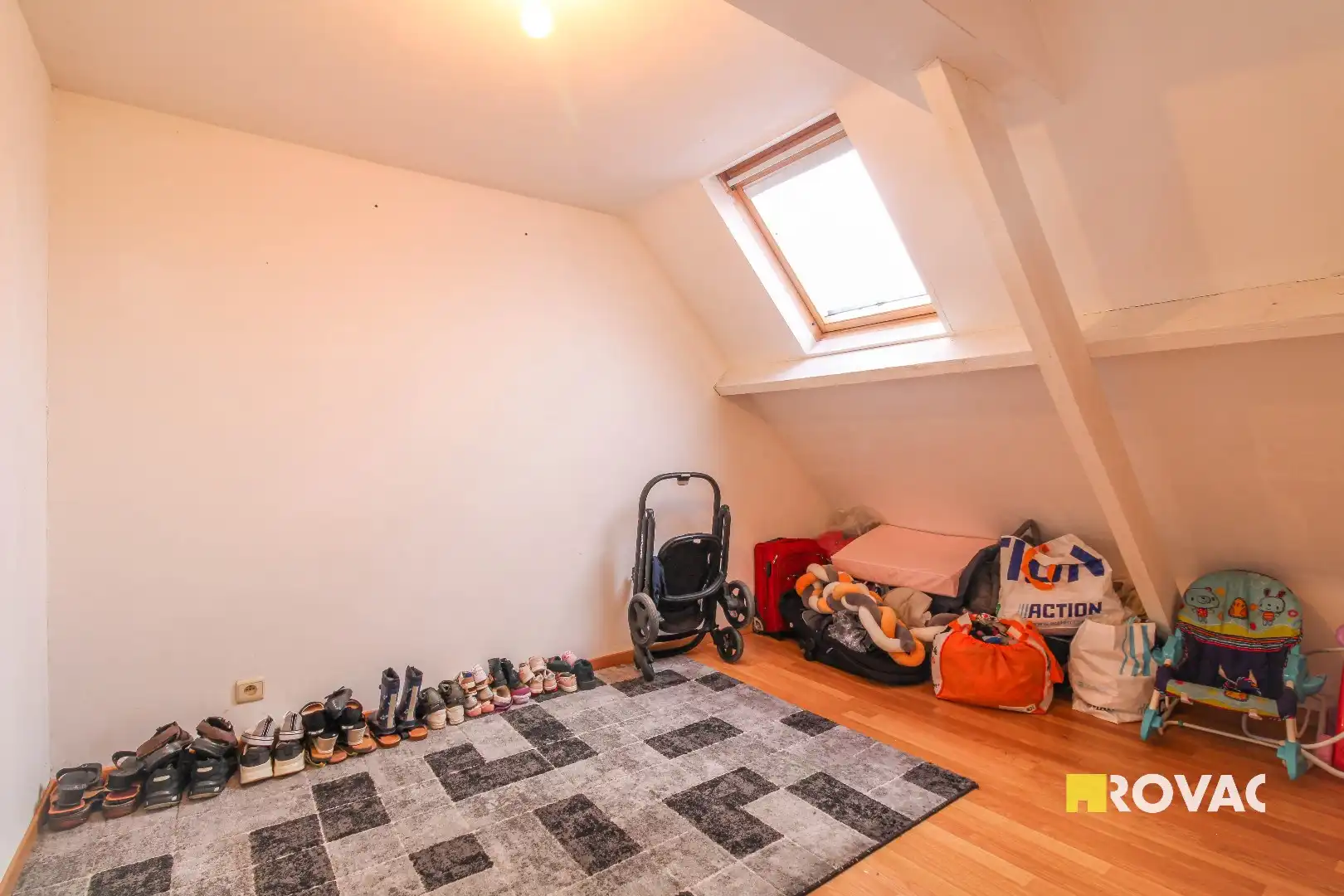 Ruime rijwoning met tuin! foto 18