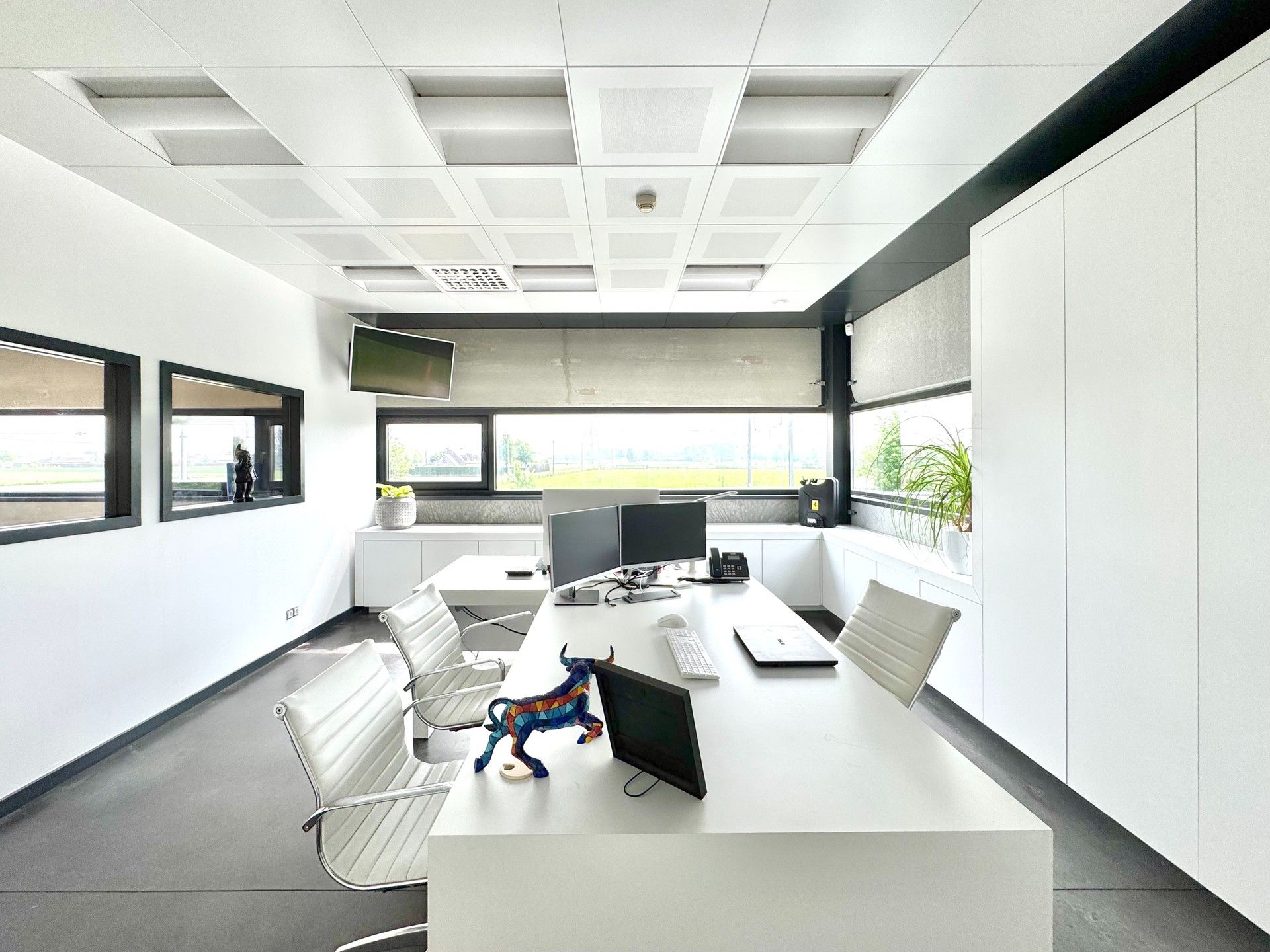 MAGAZIJN MET BURELEN IN KMO ZONE INDUSTRIE foto 26