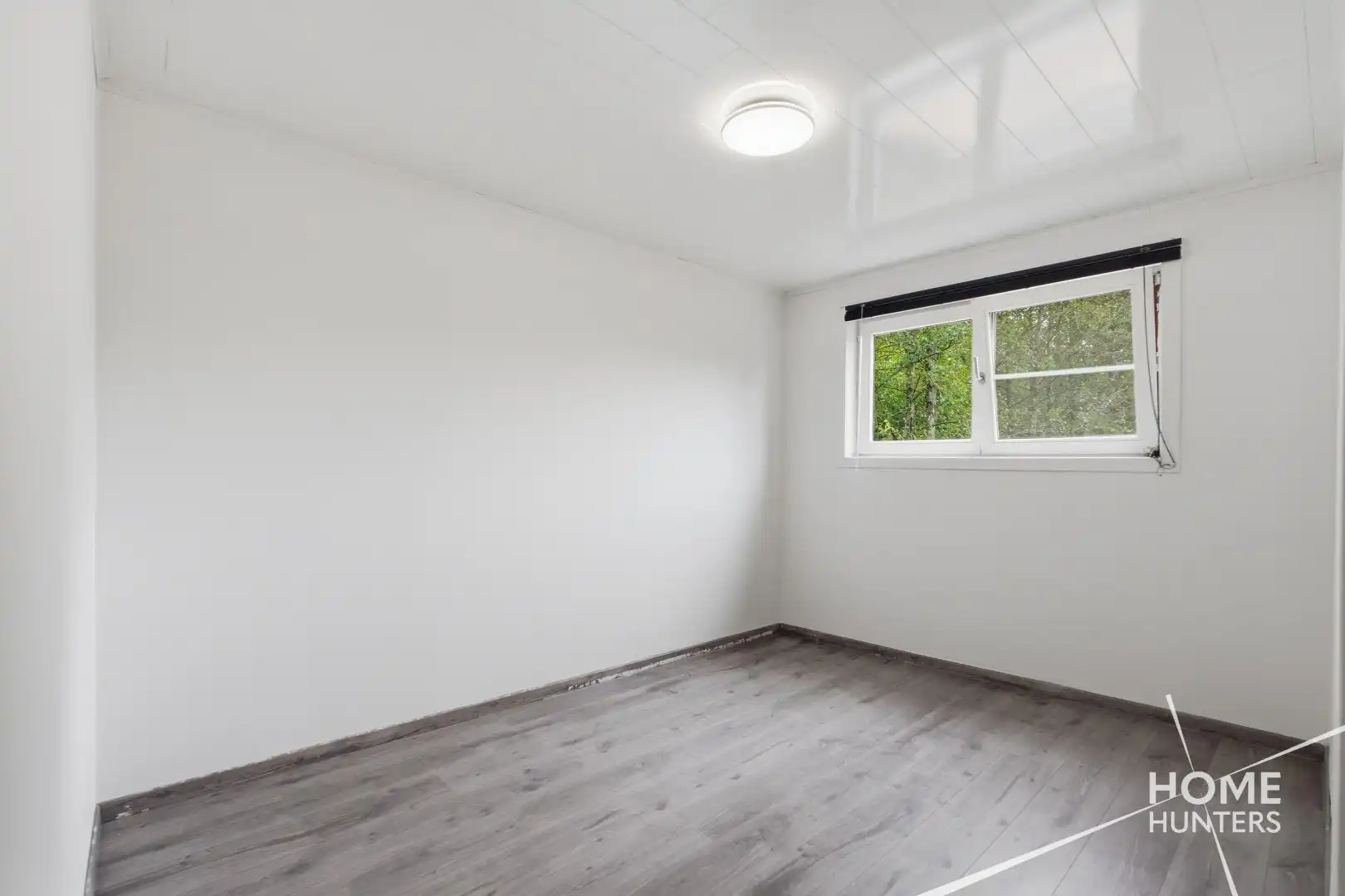 Landelijk gelegen instapklare woning met 4 slaapkamers, garage en tuin foto 13