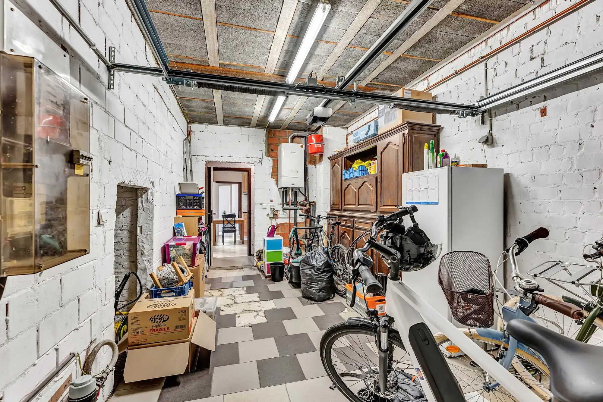 Gezellige gezinswoning met veranda, tuin en garage te koop foto 9