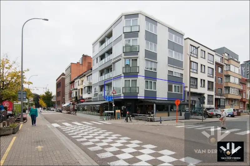 Op te frissen, lichtrijk appartement op toplocatie in bruisend Hasselt foto 2