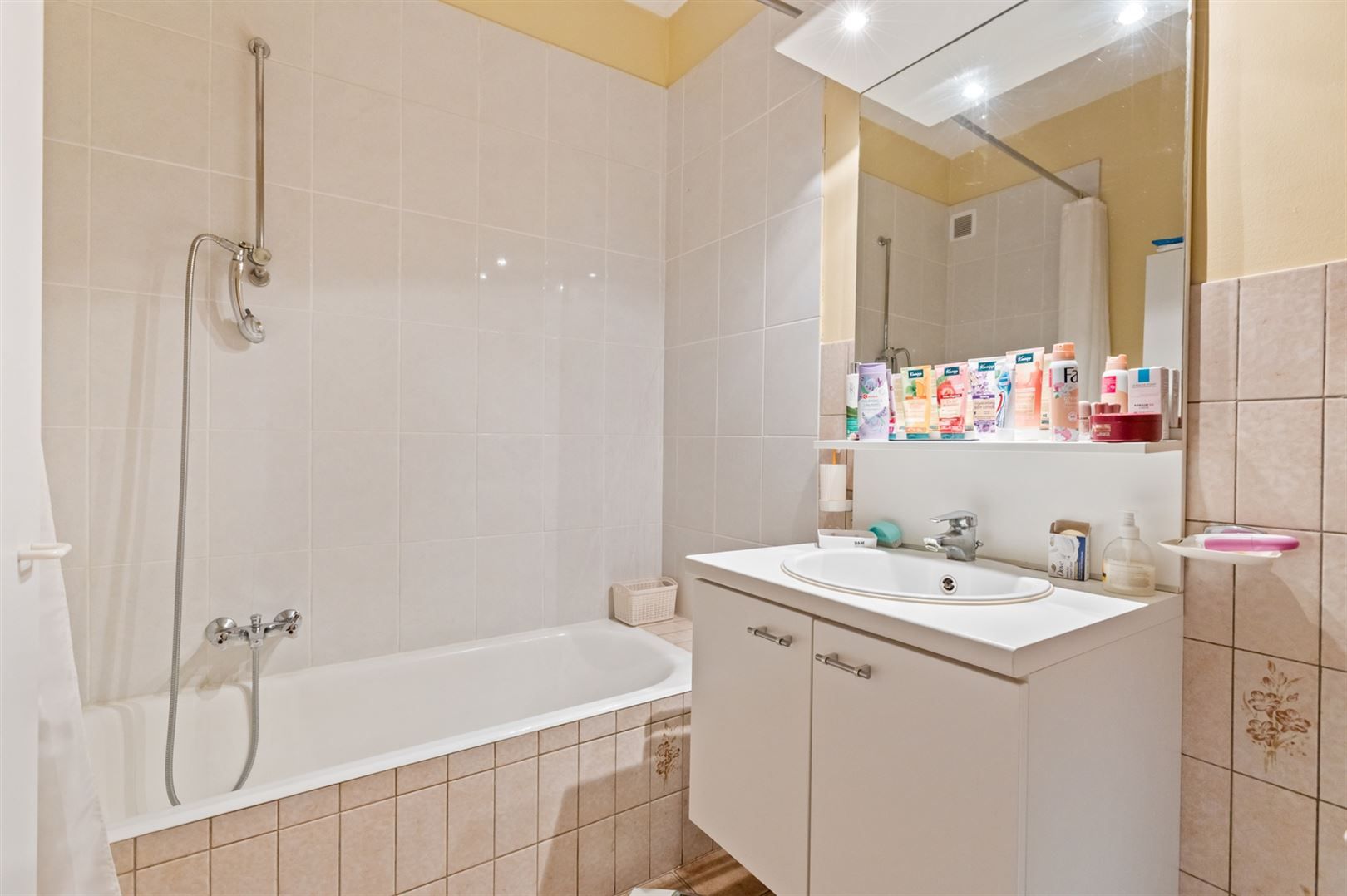 Te renoveren appartement met 2 slaapkamers en garagebox foto 11