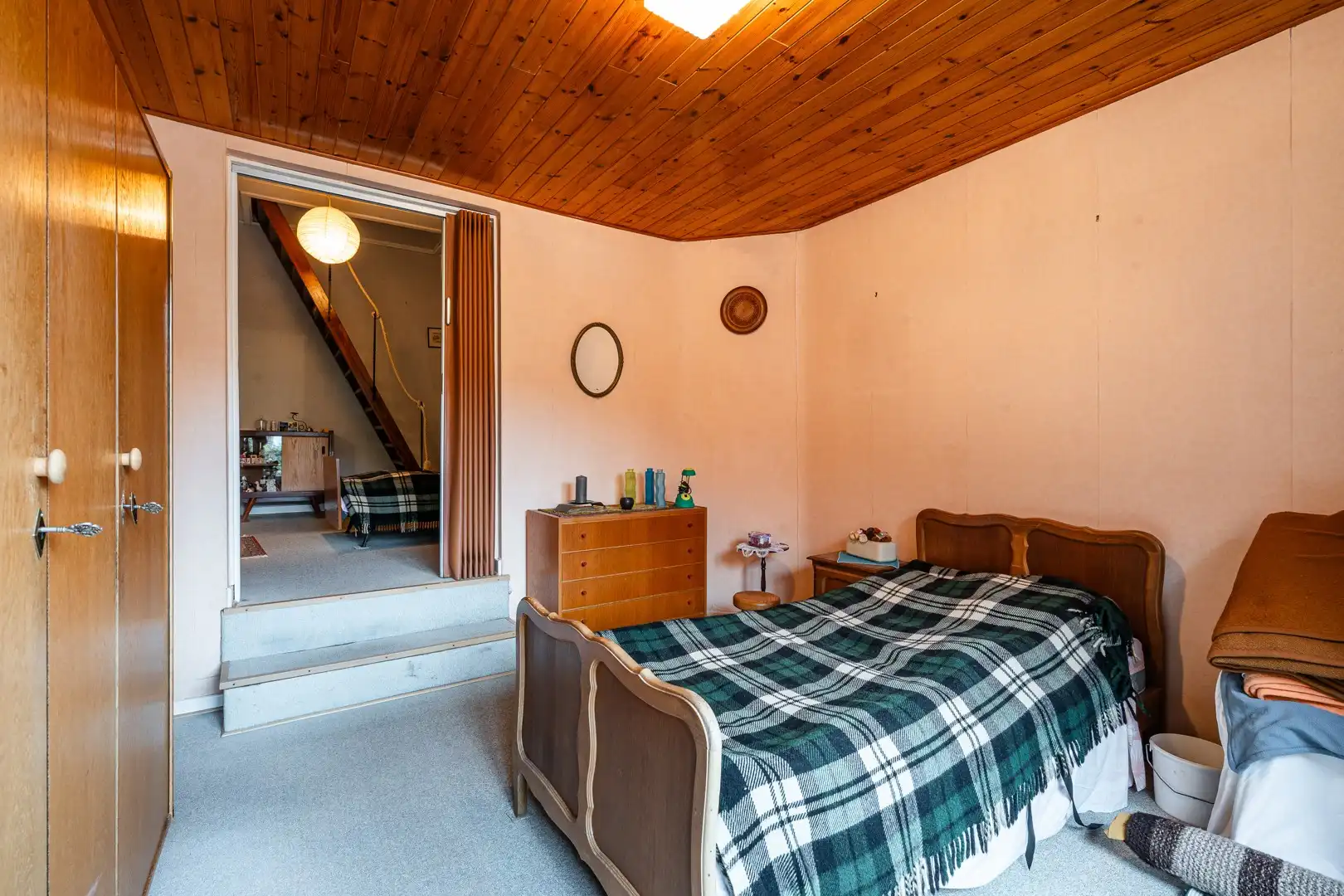 Te renoveren woning met verrassend veel ruimte, stadstuin en garagebox in Eeklo! foto 9