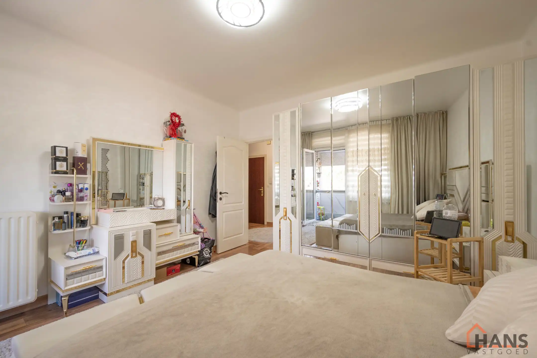 Instapklaar appartement met garage. foto 9