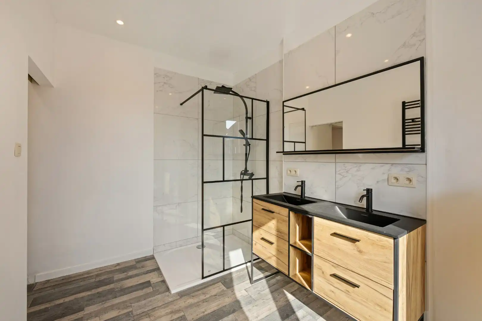 Rijwoning met 2 slaapkamers en ruime zolder in Menen foto 9