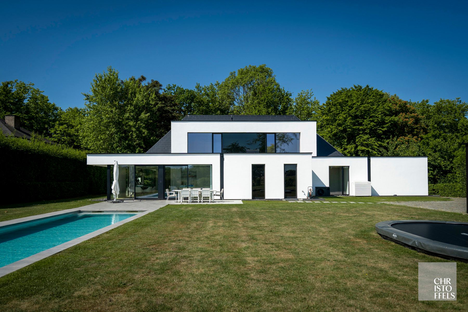 High-end gerenoveerde eigentijdse villa op een perceel van 4.379m² te Hasselt! foto 19