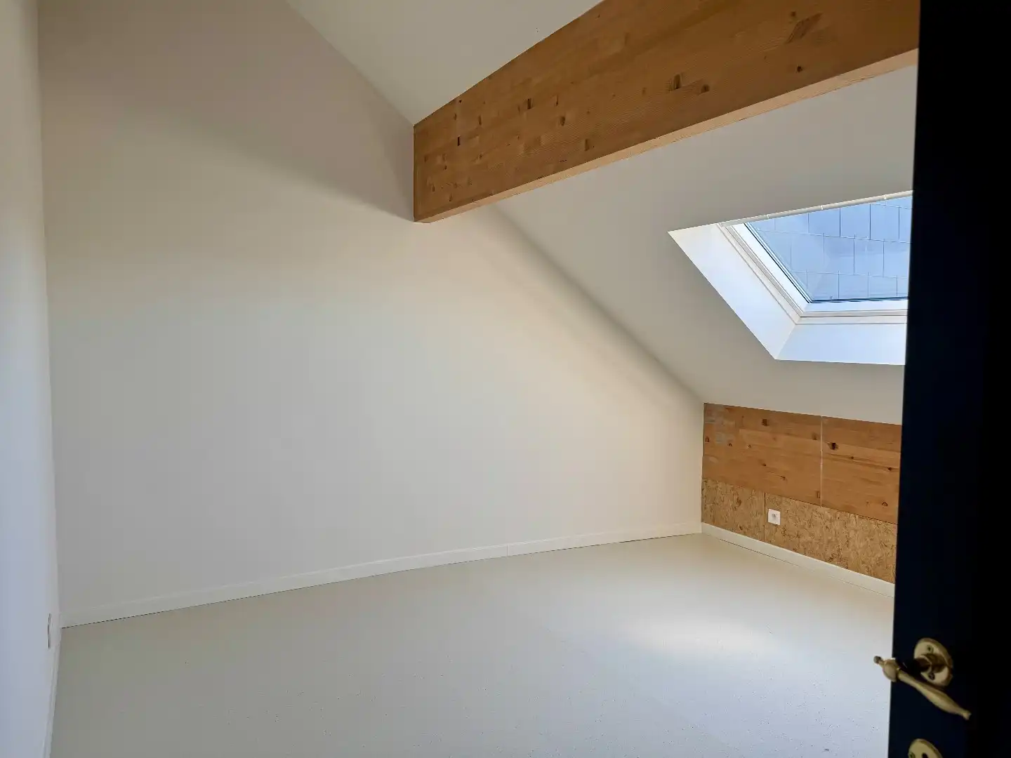 TE HUUR - Op zoek naar een ruim appartement in hartje Merchtem? Welkom Home! foto 17