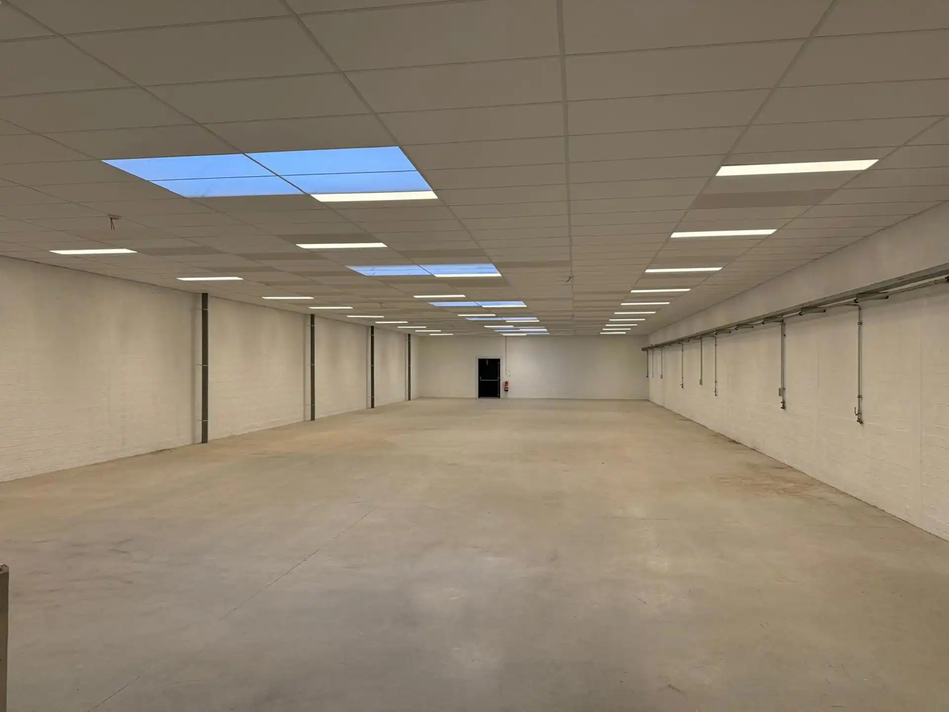 Gerenoveerd bedrijfsgebouw te Deurne foto 2