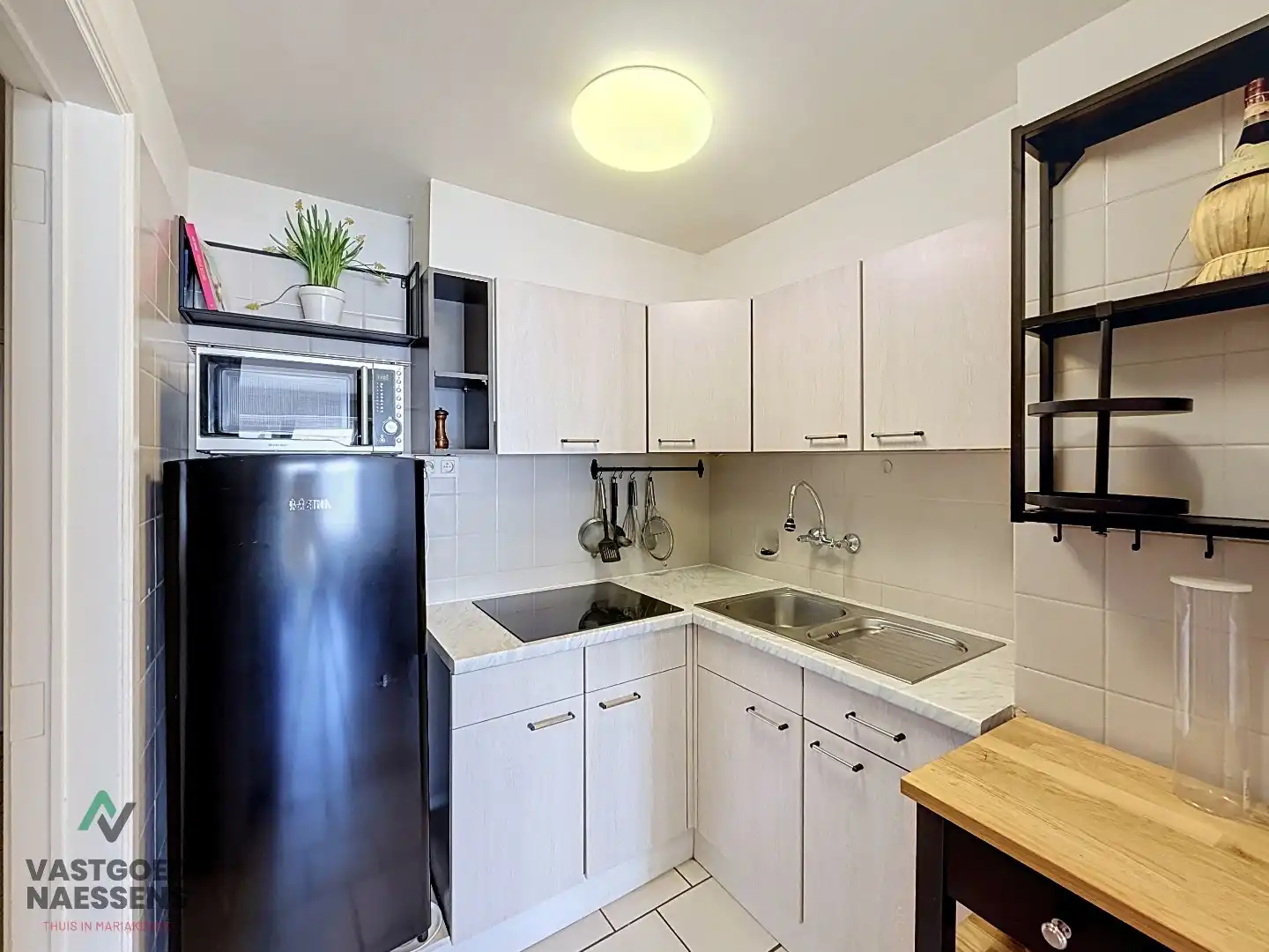 GEMEUBELDE STUDIO MET ZIJDELINGS ZEEZICHT foto 9