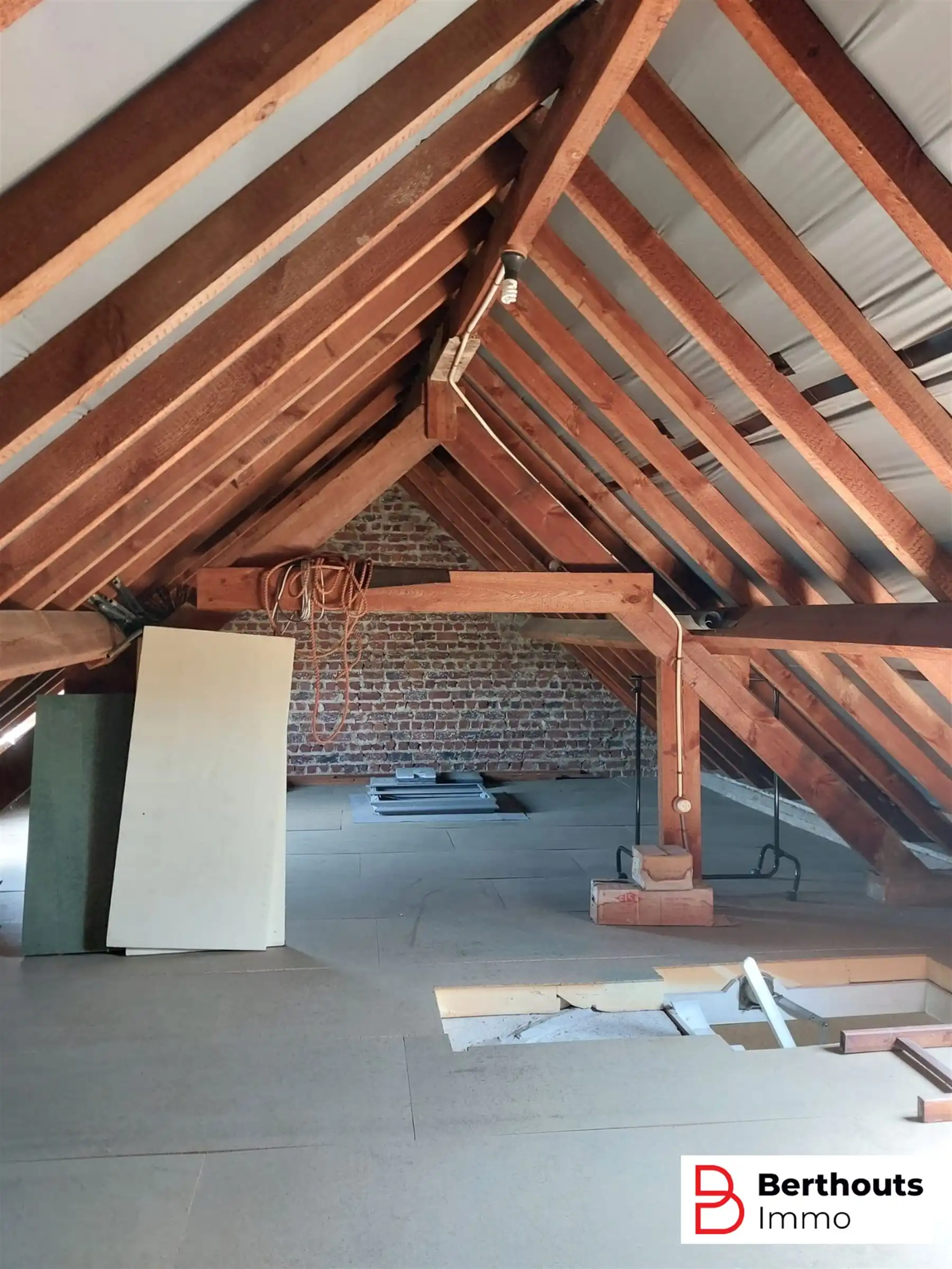 SUPER GELEGEN RIJWONING MET GARAGE  foto 14