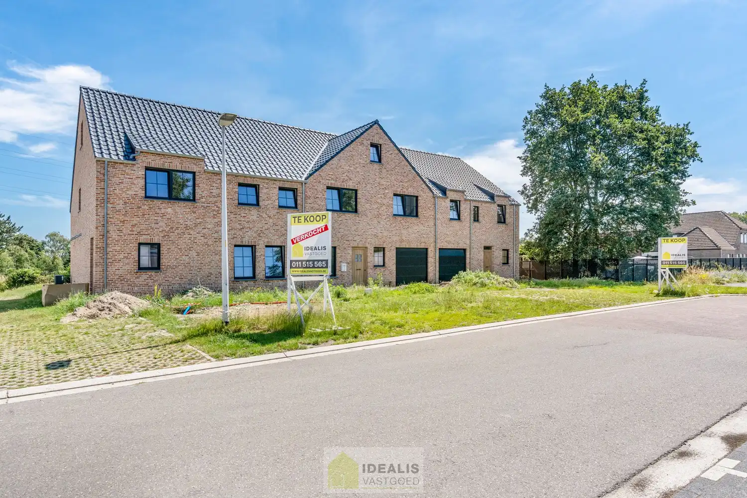 PRACHTIGE NIEUWBOUWWONING (GRONDAANDEEL €116.000,00 + 12% REGISTRATIERECHTEN EN CONSTRUCTIE € 277.000,00 + 21% BTW) MET EEN HEERLIJK LICHTRIJKE WOONKAMER MET OPEN KEUKEN MET AANSLUITEND BERGPLAATS, BUREEL, INPANDIGE GARAGE, 3 SLAAPKAMERS, EEN RUIME BADKAMER VOORZIEN VAN ALLE COMFORT! EEN HEERLIJK RUIM HUIS MET INPANDIGE GARAGE, EEN LEUKE TUIN, OP EEN GEGEERDE LOCATIE NABIJ HET CENTRUM VAN REPPEL! foto 2