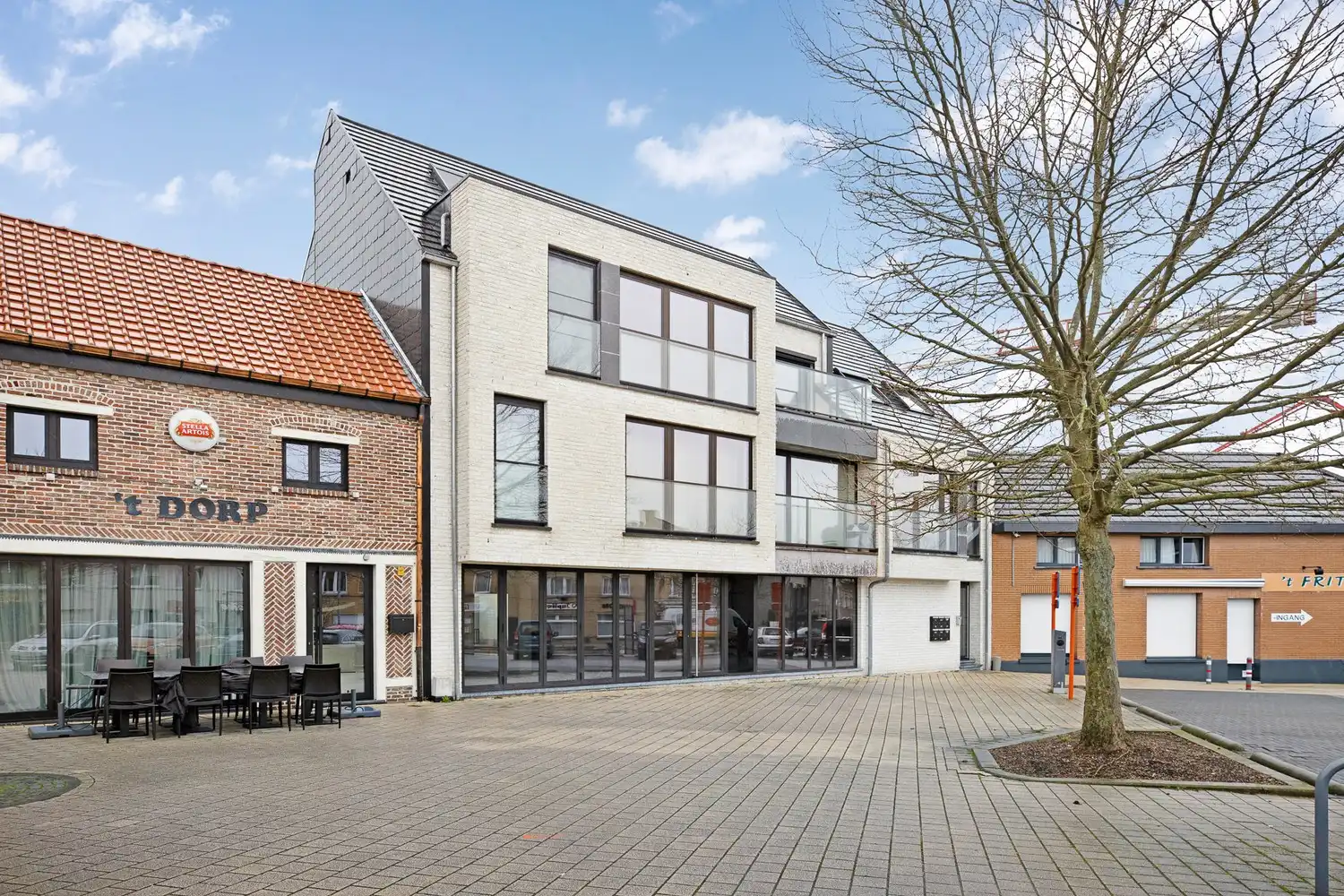 Casco handelsgelijkvloers van&nbsp;meer dan 150 m² op toplocatie foto {{pictureIndex}}