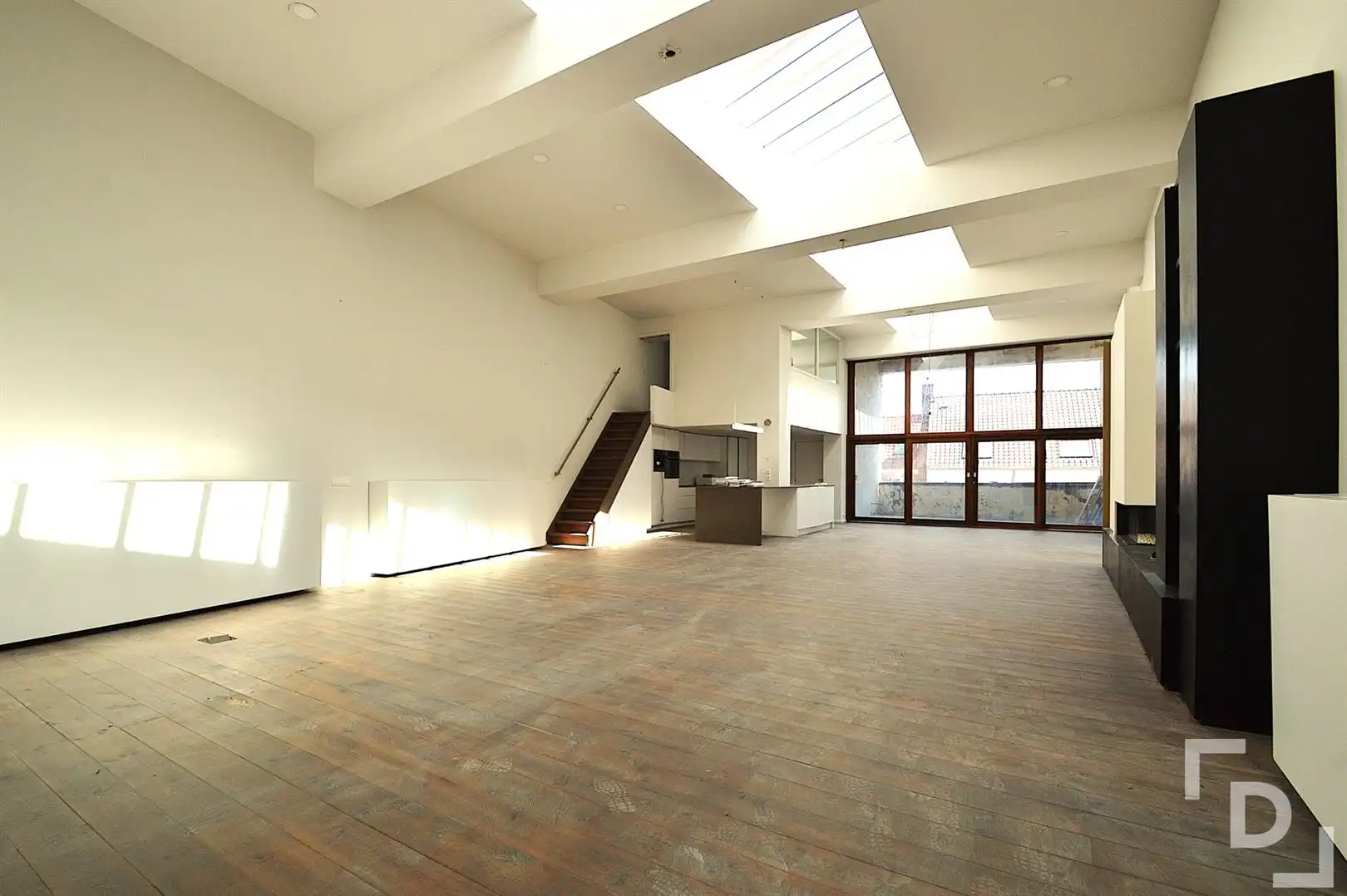 Exclusieve en ruime loft te koop in het hart van Ieper. foto 7