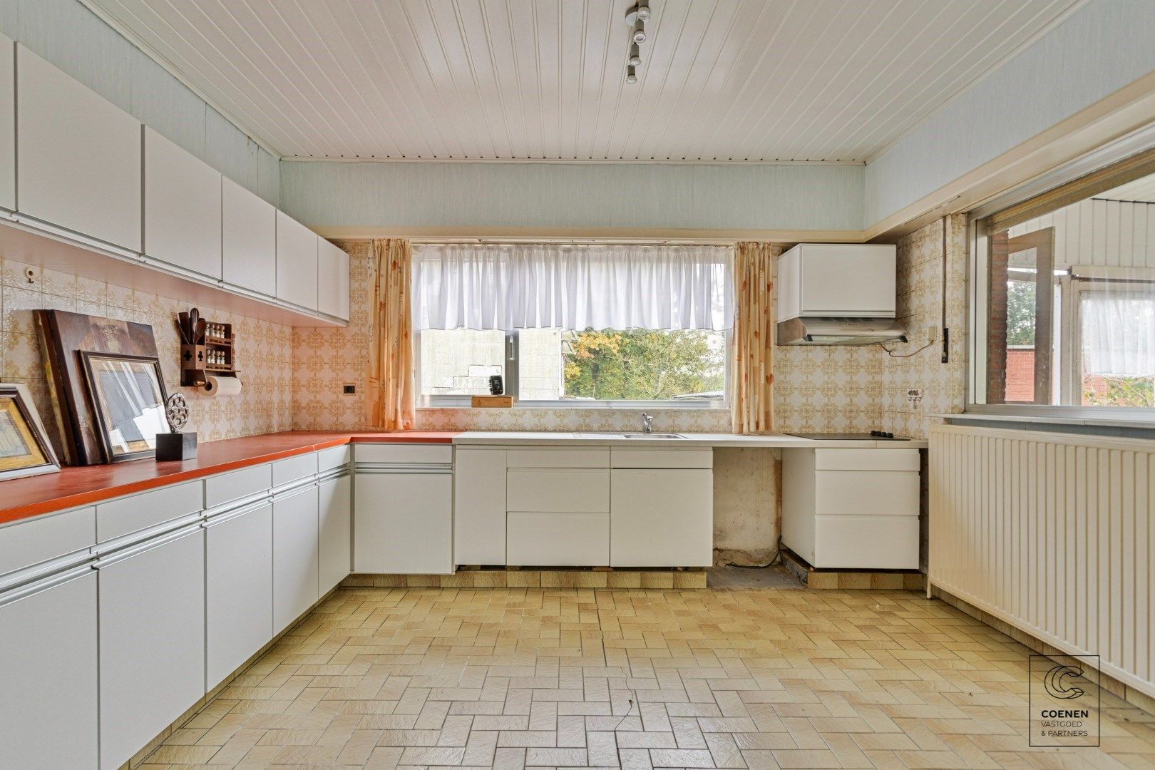 Te renoveren woning met 4a5 slpk's, bew. opp. van 236m² op een perceel van maar liefst 4.057 m² te Westmalle! foto 16