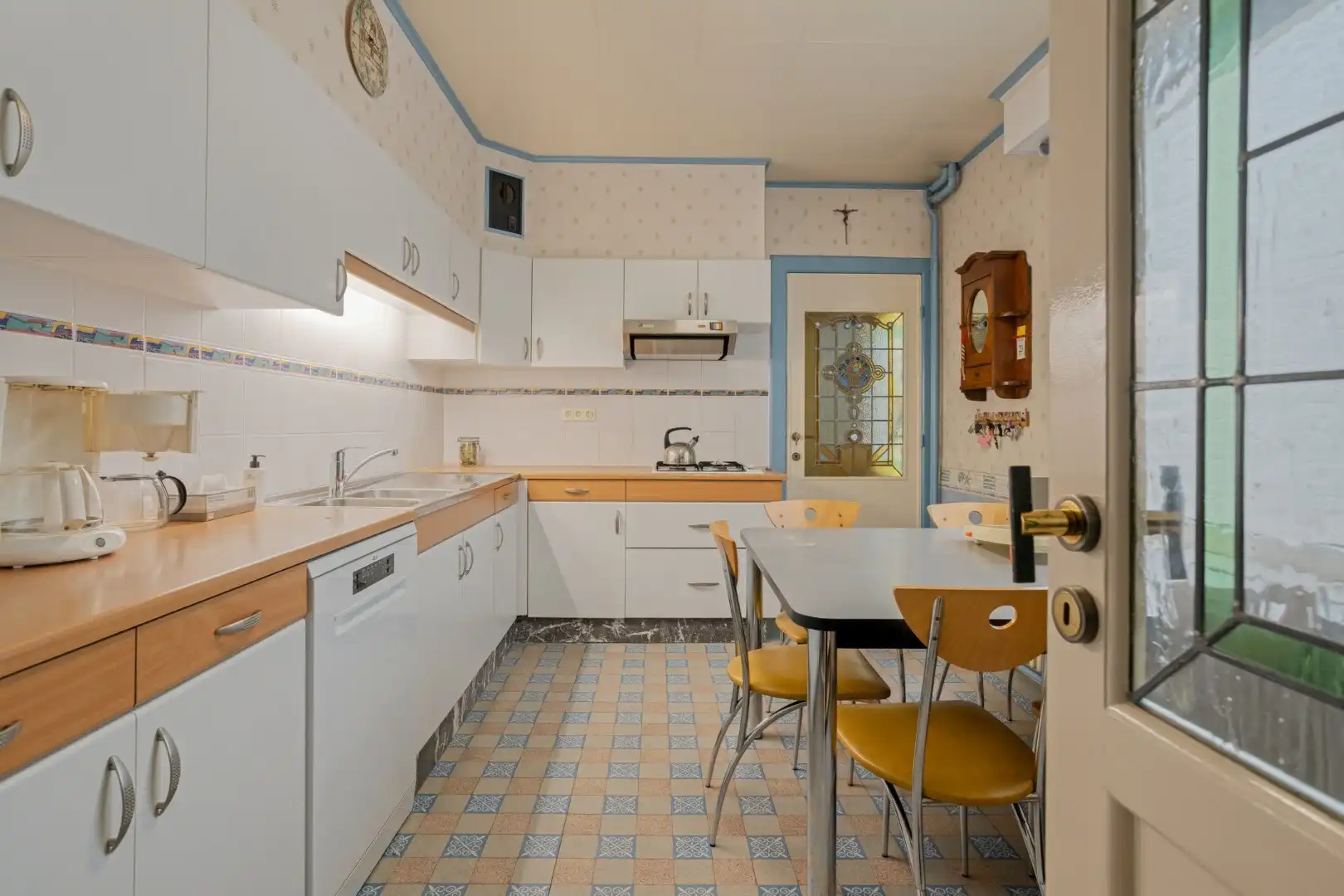 Centrumwoning met mini-atelier, 4 slks en zuid-gerichte tuin. foto 2