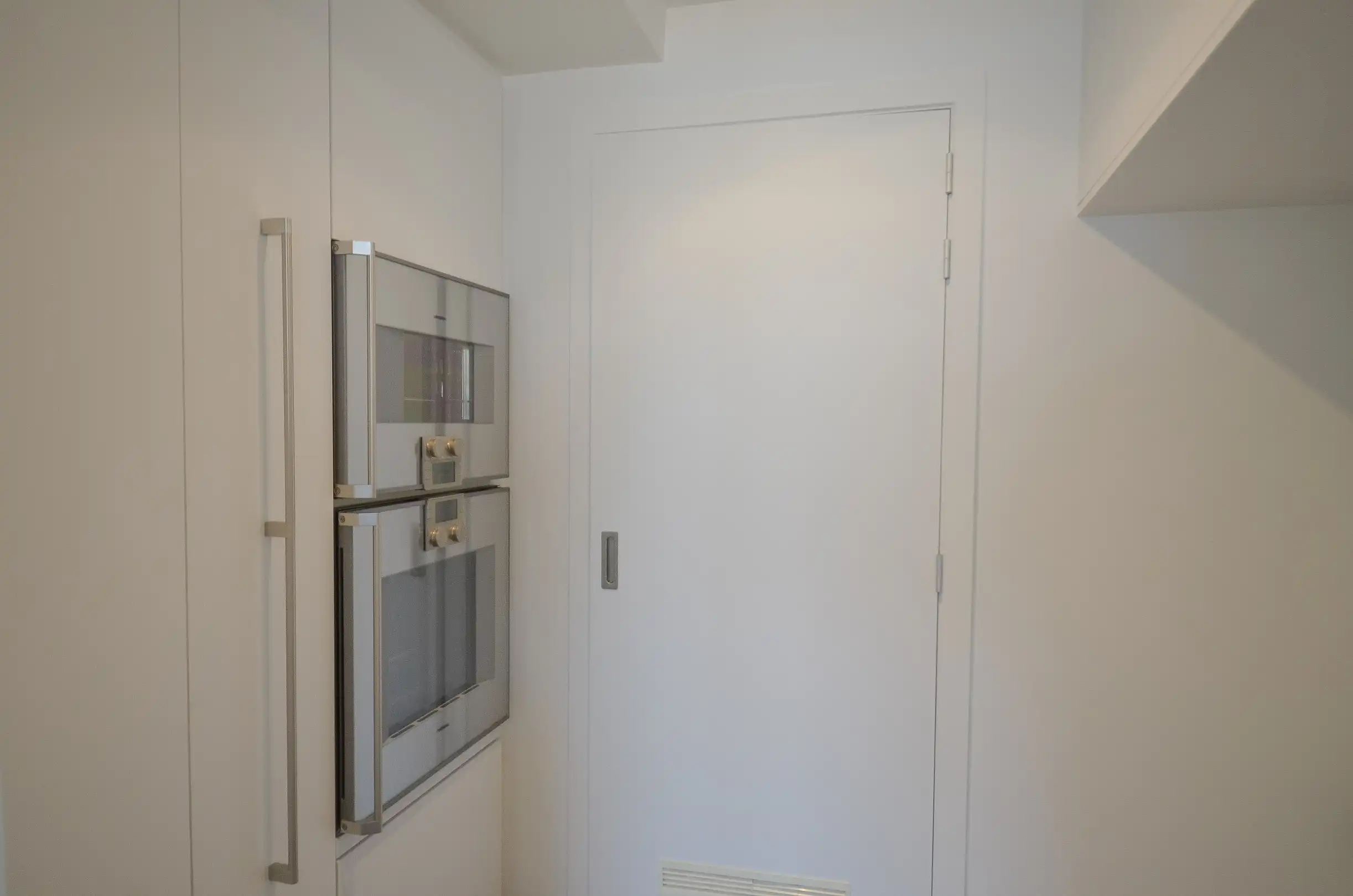 Exclusief – Stijlvol volledig gerenoveerd appartement met frontaal zeezicht. foto 9