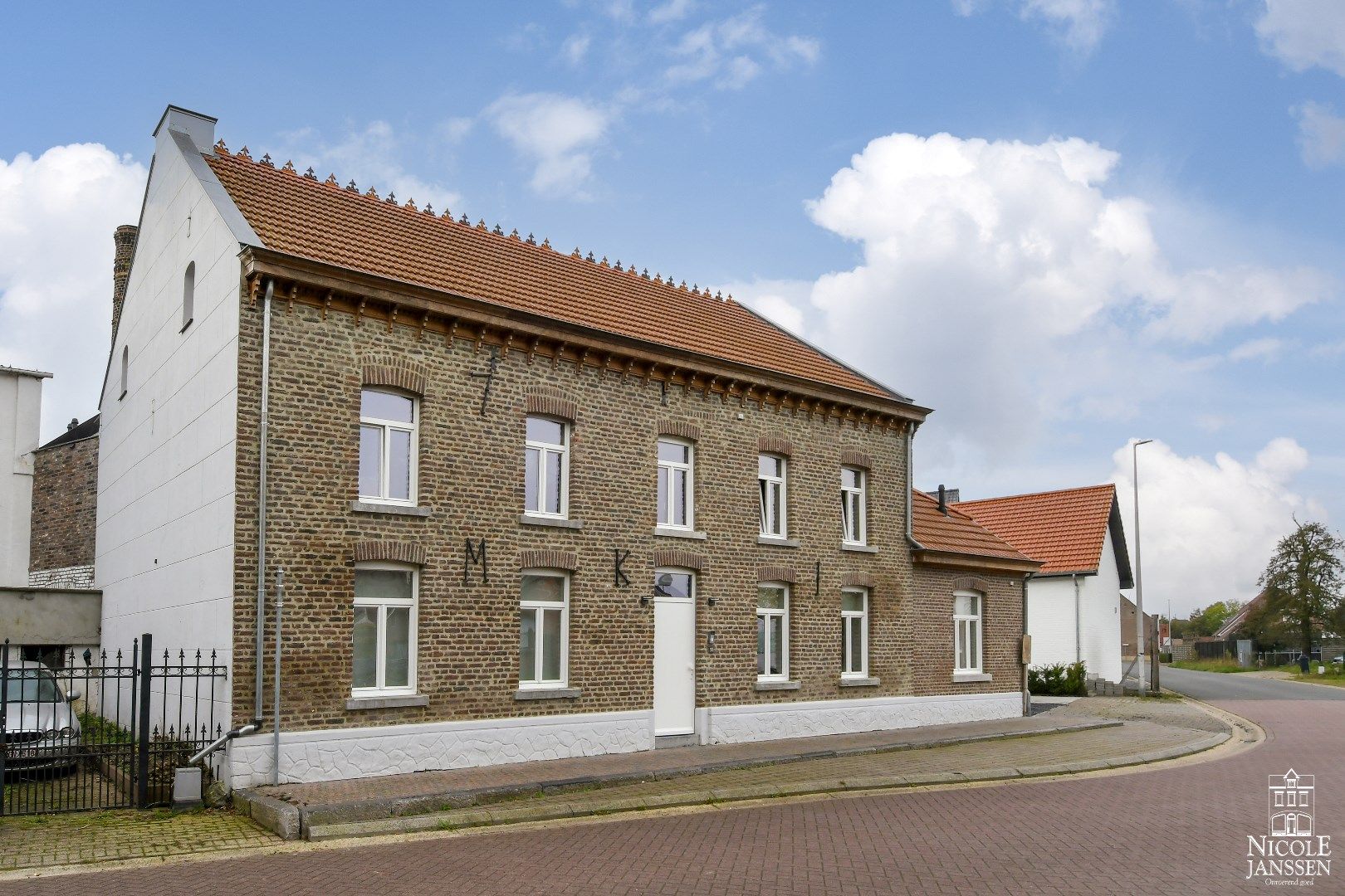 Schitterende instapklare loft met carport en private berging foto 1