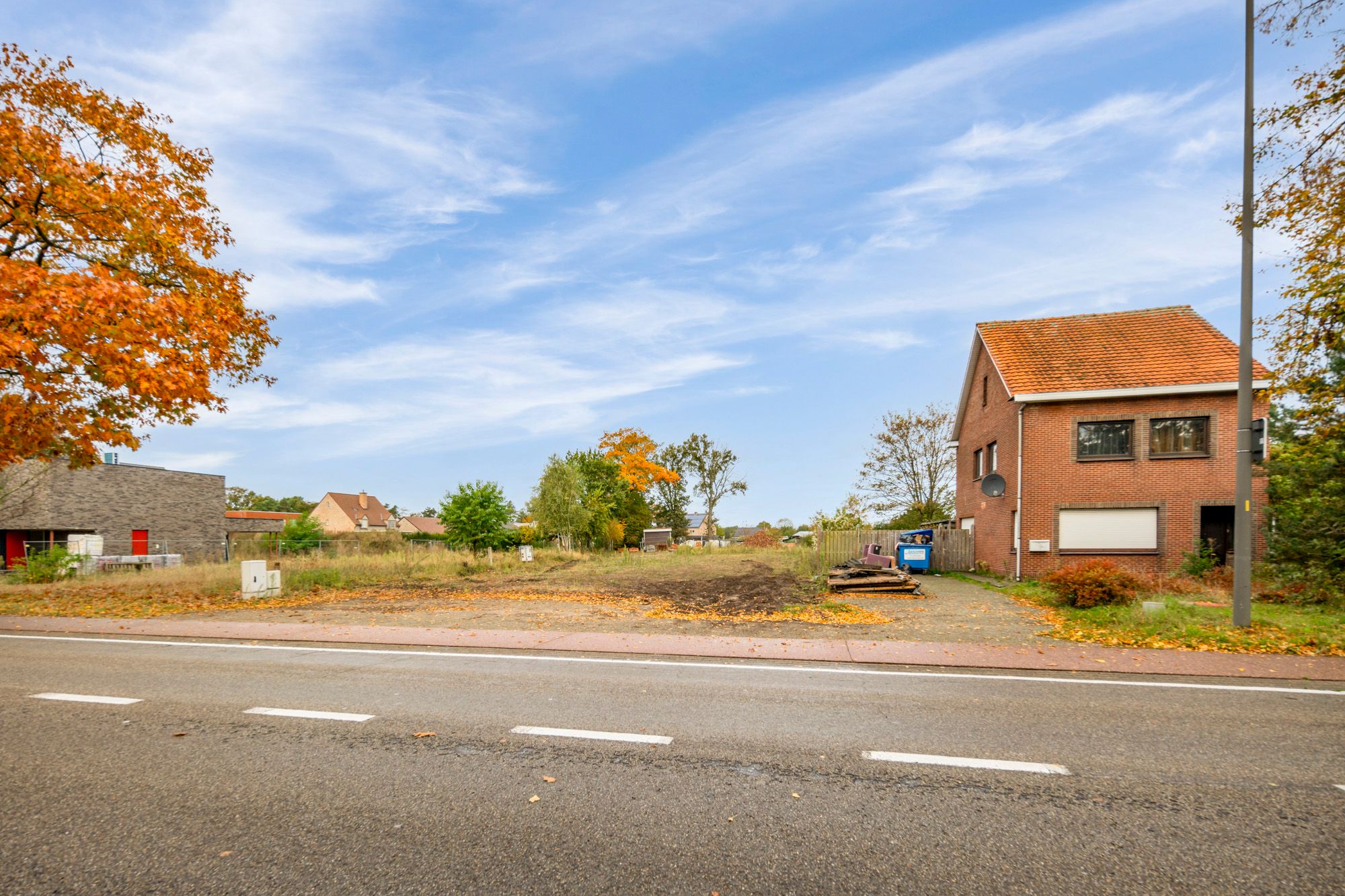 KNAPPE BOUWKAVEL (+-17A) OP GROENE, DOCH CENTRALE EN GUNSTIGE LOCATIE IN LOMMEL! Deze bouwkavel met maar liefst een oppervlakte van +-17a biedt de mogelijkheid voor het bouwen van een prachtige eengezinswoning op een heerlijke plek. Zo zijn basisschool, supermarkt, bakker, apotheek, horeca op fietsafstand bereikbaar. Centraal tussen Lommel en Leopoldsburg gelegen. foto 11