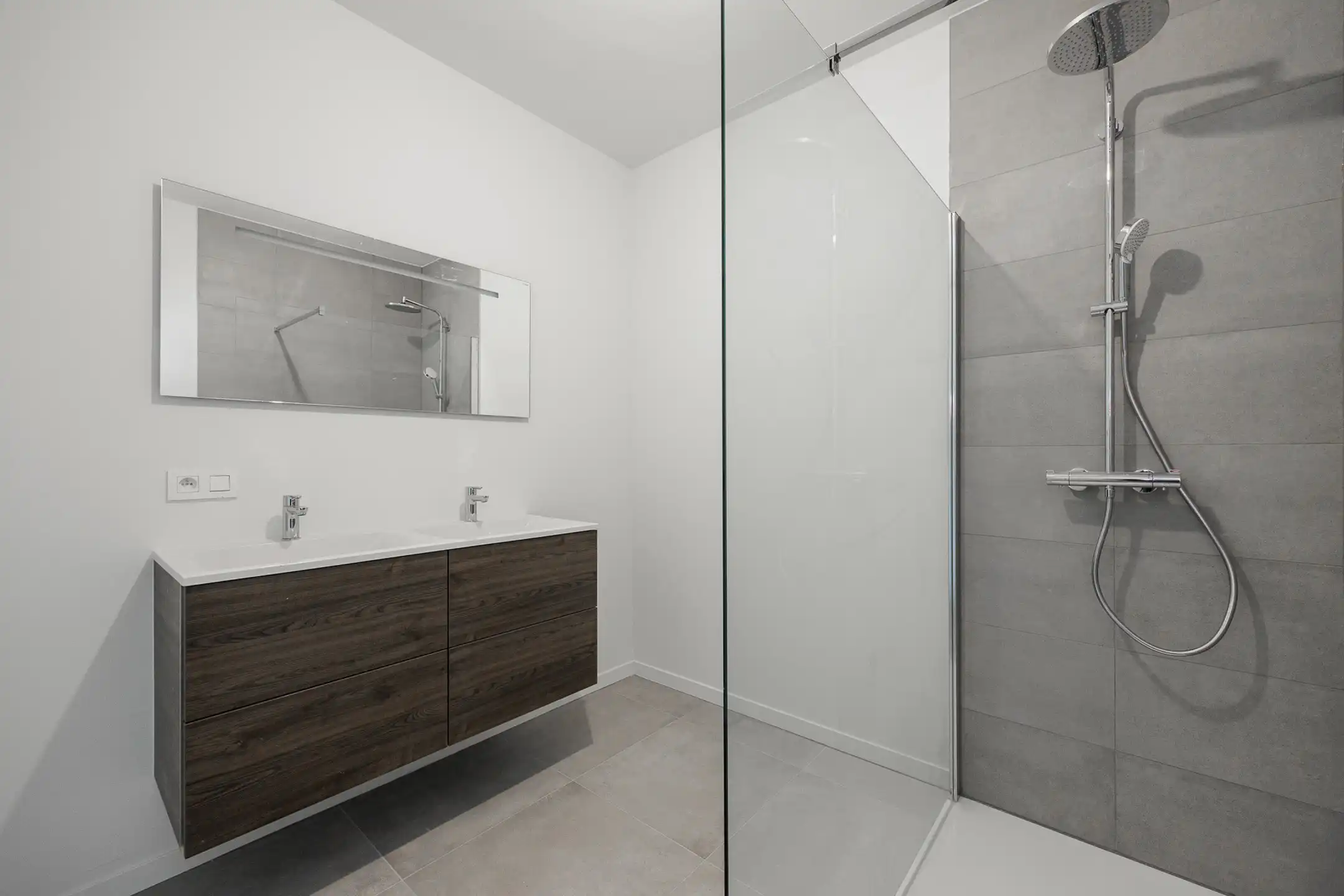 Recent nieuwbouwappartement met terras foto 6