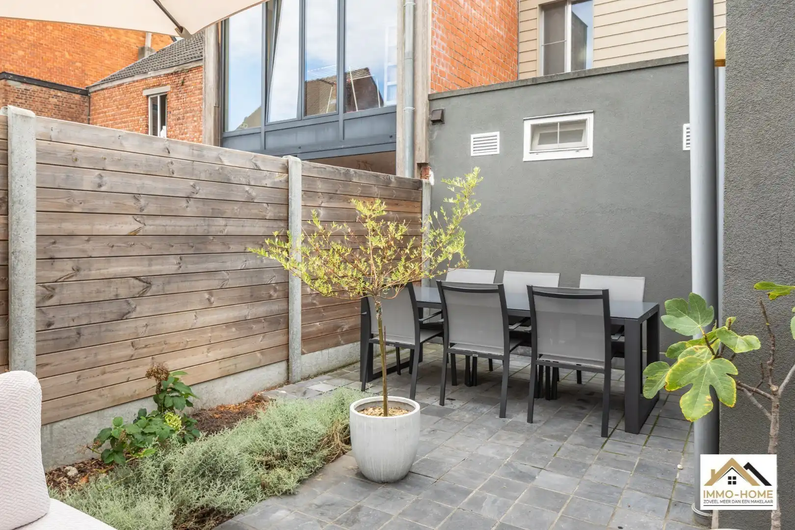 Gerenoveerde ruime woning nabij centrum van Lokeren foto 7