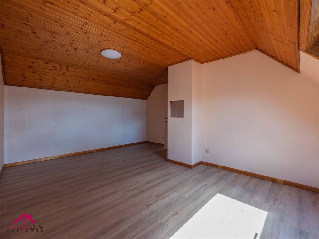 Ruim duplexappartement met 3 slaapkamers foto 32