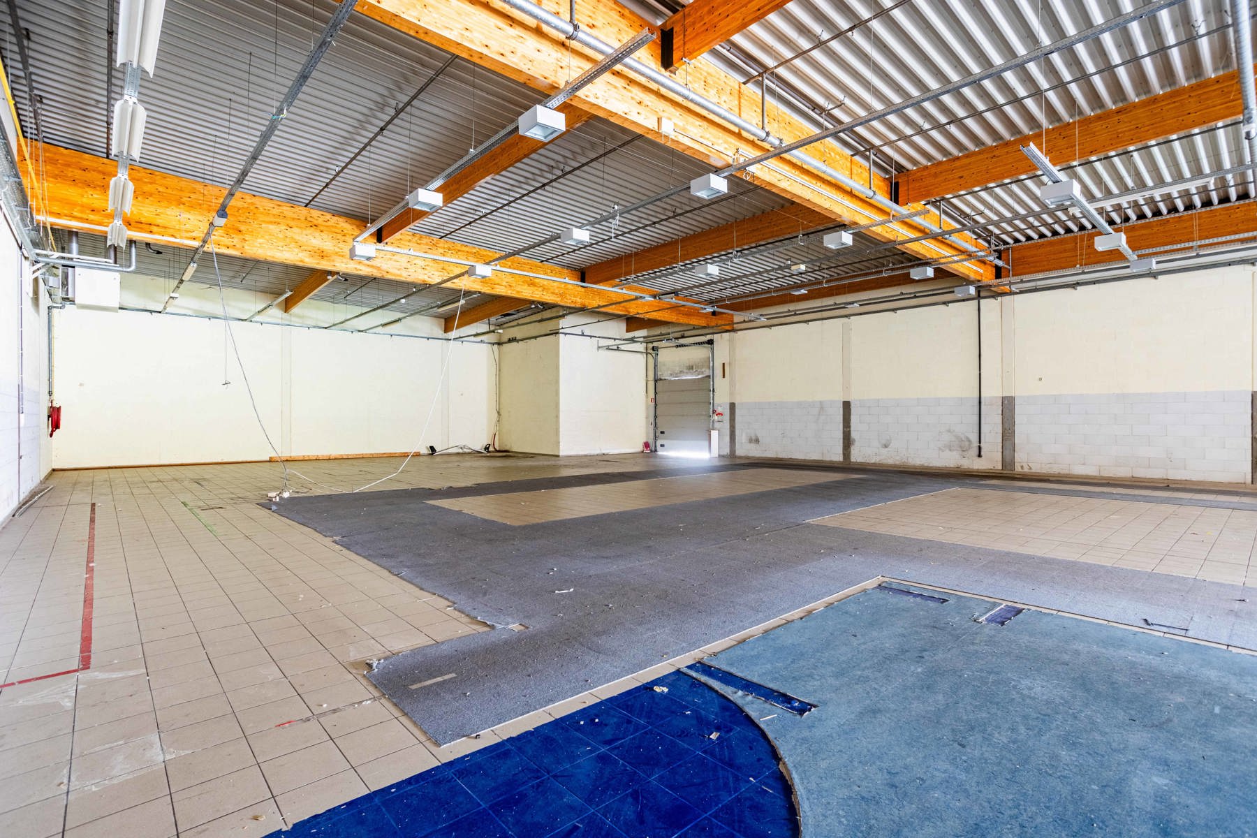 Polyvalent handelspand/kantoren pand op topligging foto 17