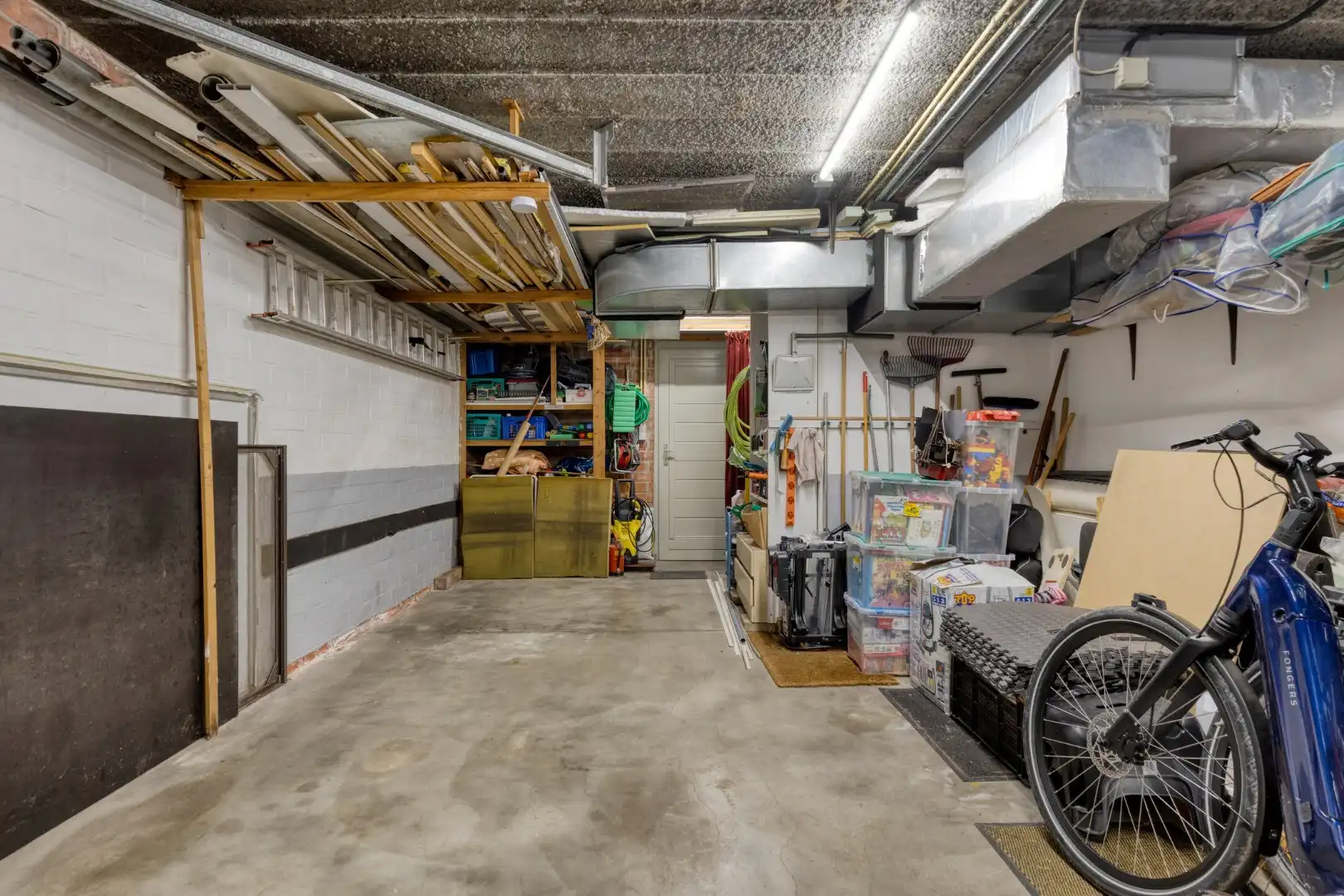 Ruime gezinswoning met 4 slaapkamers, zonnige tuin en garage op een toplocatie in Brasschaat. foto 17