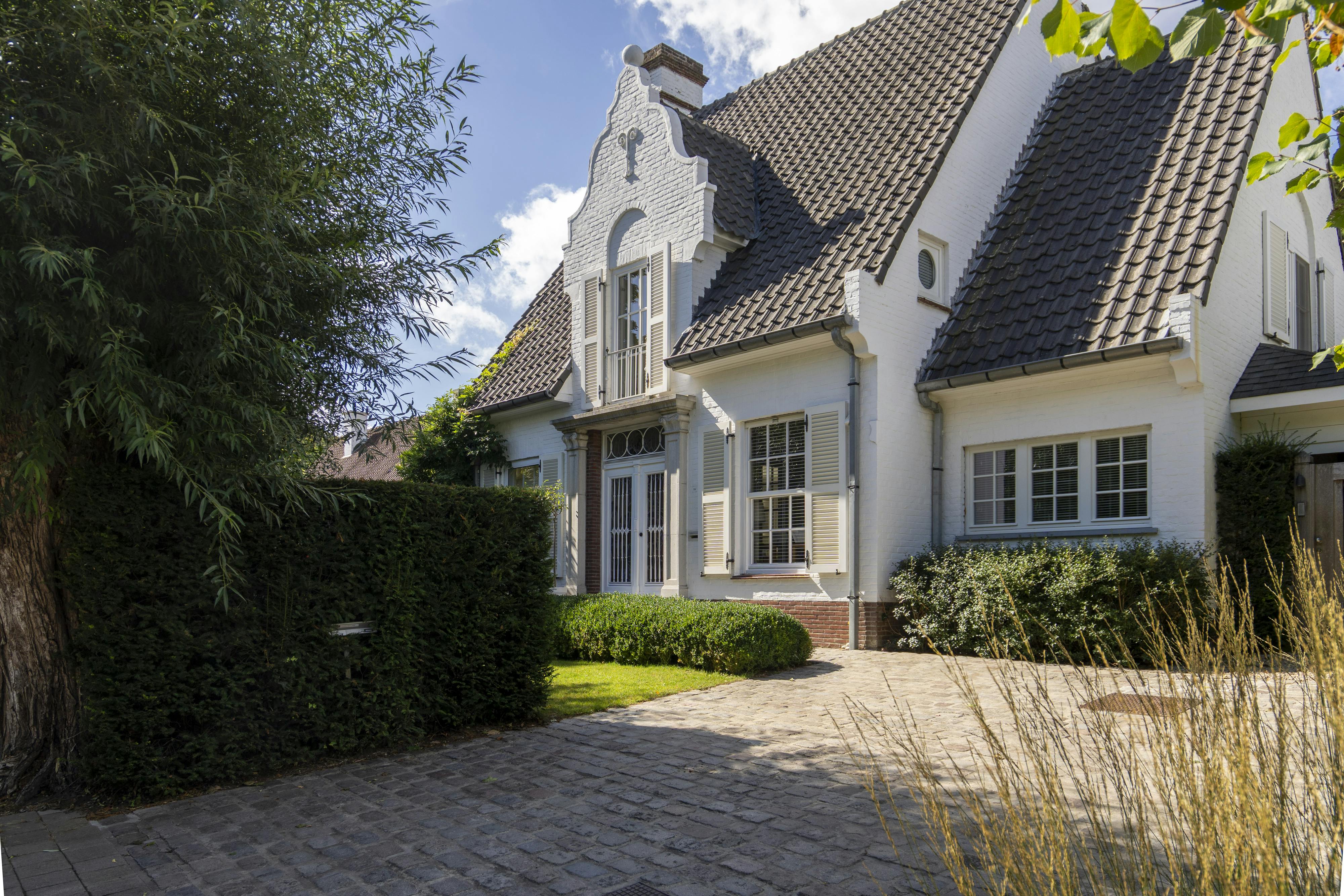 Karaktervolle villa te koop te Kortrijk foto 3
