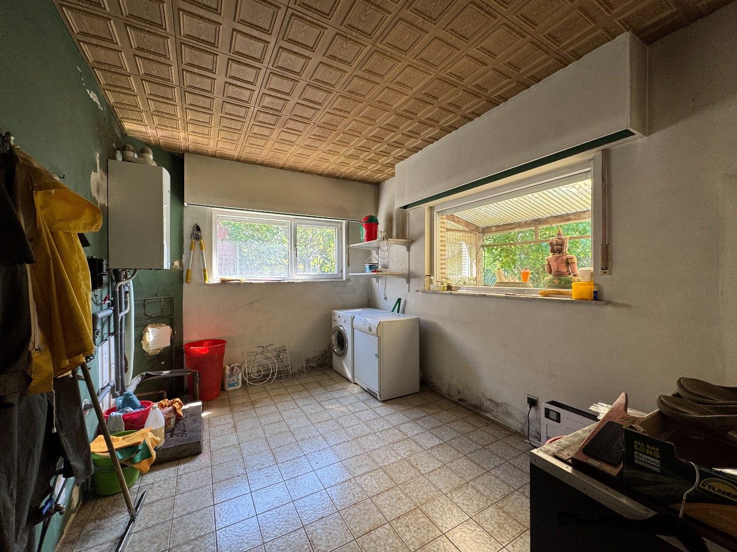 zeer ruime 4-gevelwoning met achterliggend landgebouw gelegen op een mooi perceel van +/- 5952 m² foto 7