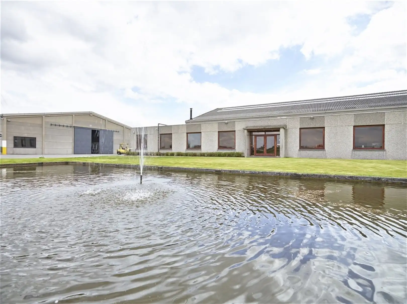 Deelruimtes in loods te Kuurne foto 2