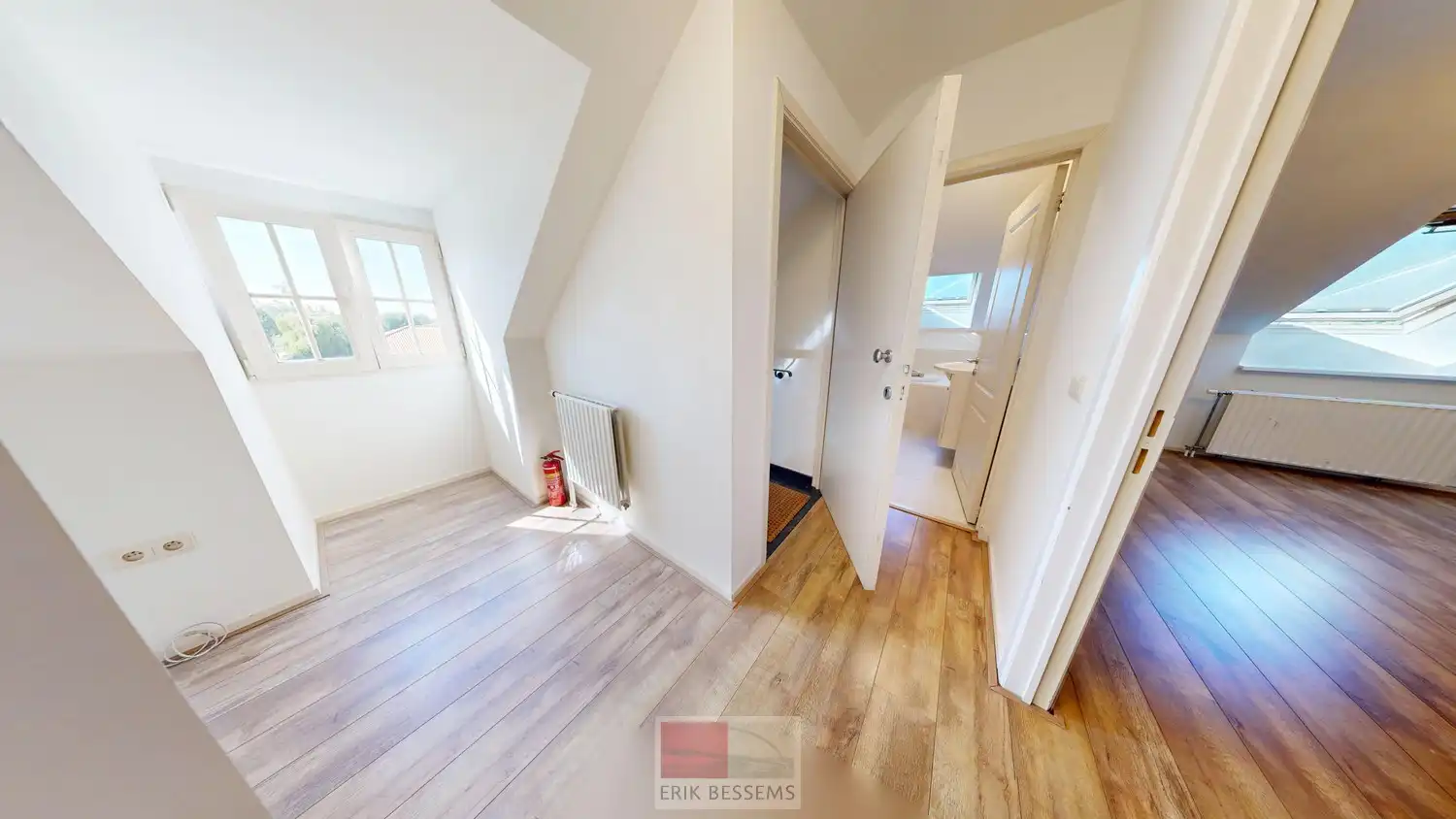 Gezellig 1-slaapkamer dakappartement met ruime leefruimte / open keuken ZONDER LIFT foto 2