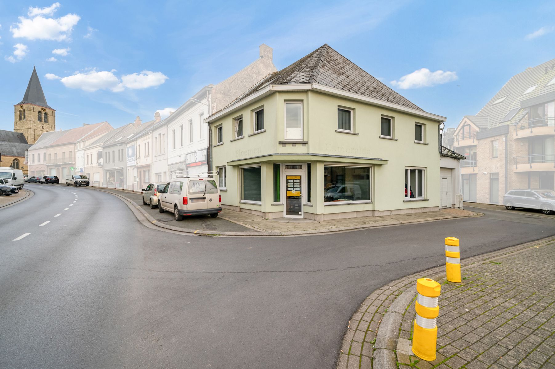 Hoofdfoto van de publicatie: Handelswoning/zaak met woning +stadstuin en garage !