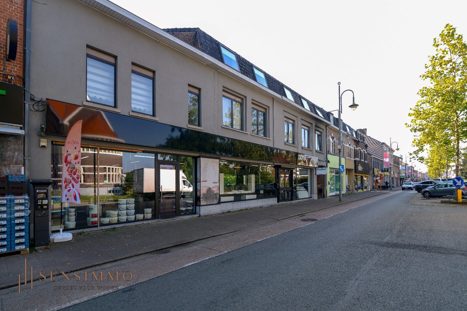 Building met handelsgelijkvloers en 8 appartementen - Uw levensinvestering! foto {{pictureIndex}}