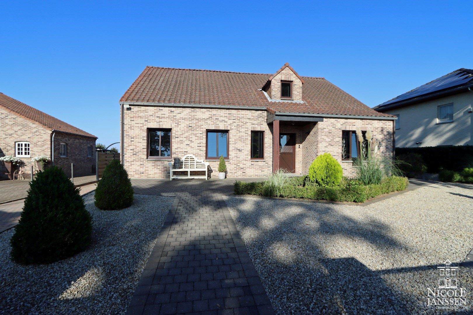 Instapklare gezinswoning met drie slaapkamers, twee badkamers, grote kelder en vrijstaande garage foto 27