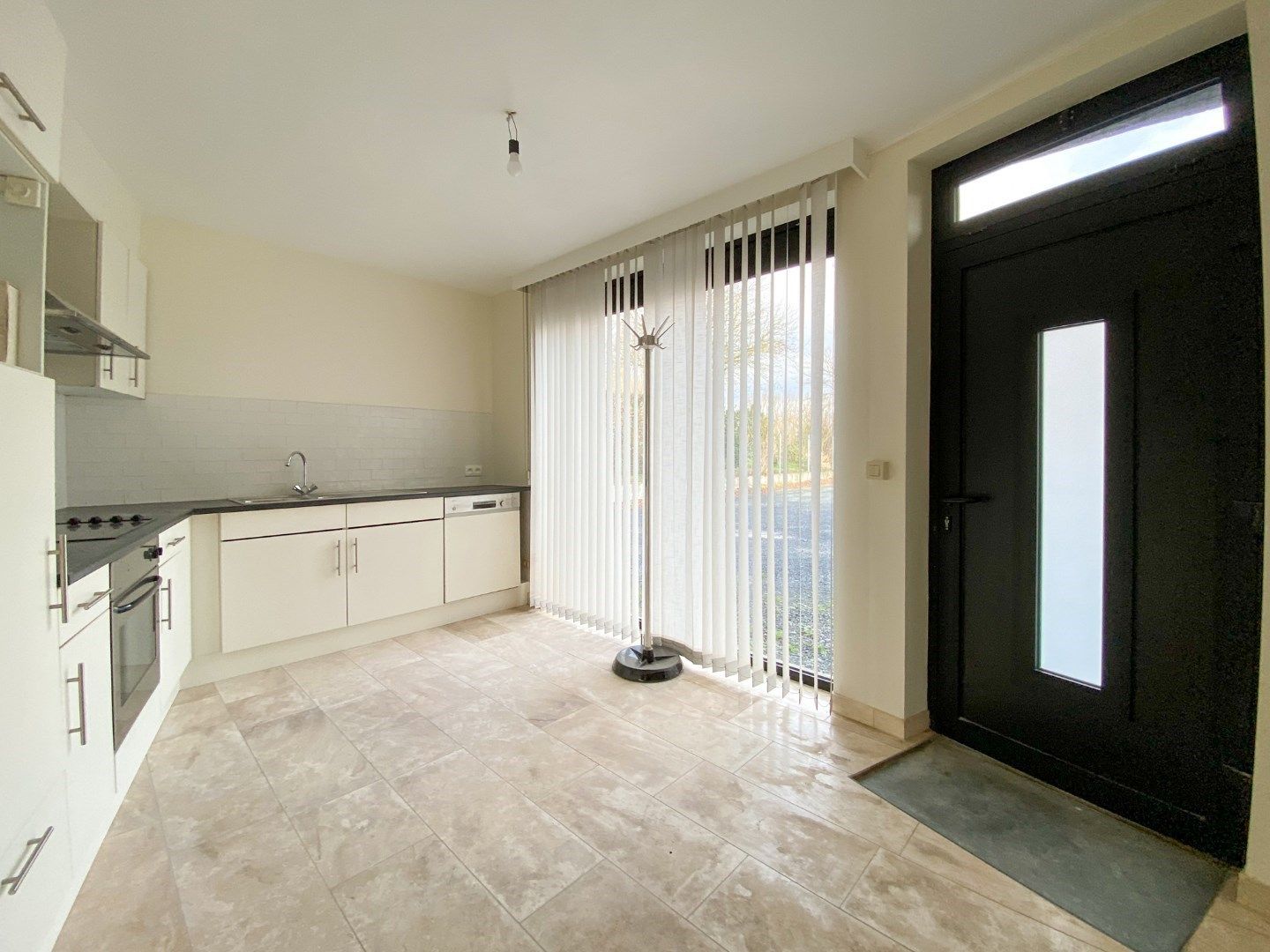 Ruim gelijkvloersappartement met 2 slaapkamers en garage. foto 7