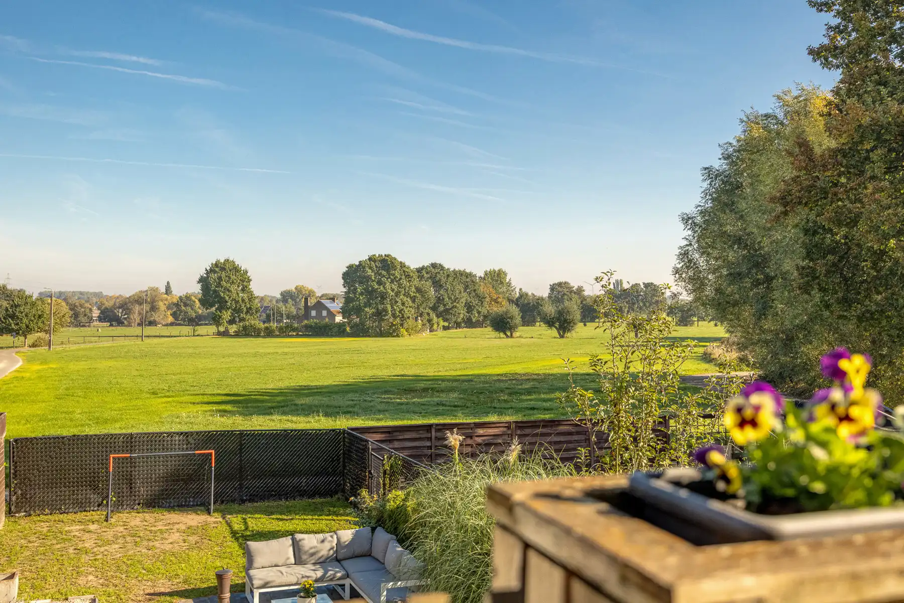 Ruime woning met garage en open uitzicht foto 8