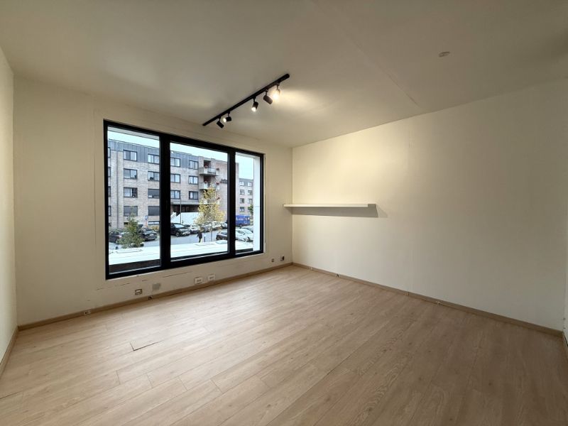 Handelspand of kantoor op toplocatie in de winkelstraat van Temse foto 11