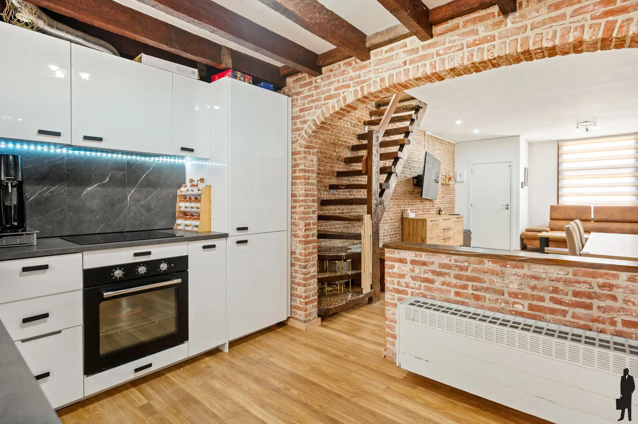 Instapklare rijwoning in het centrum van 's Gravenwezel. foto 10