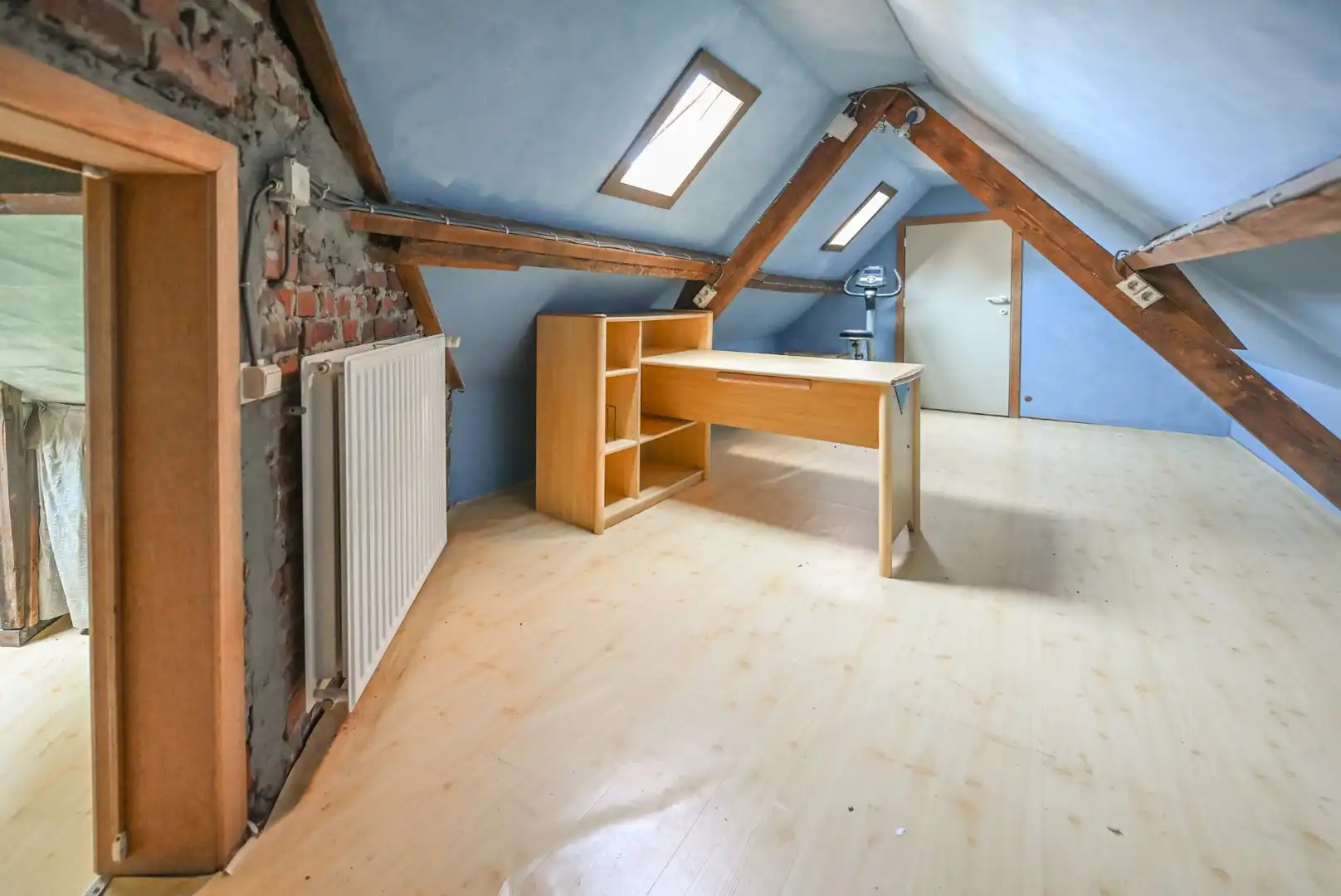 Handelspand met woonst met 3 slaapkamers, gezellige binnenkoer en groot terras foto 22