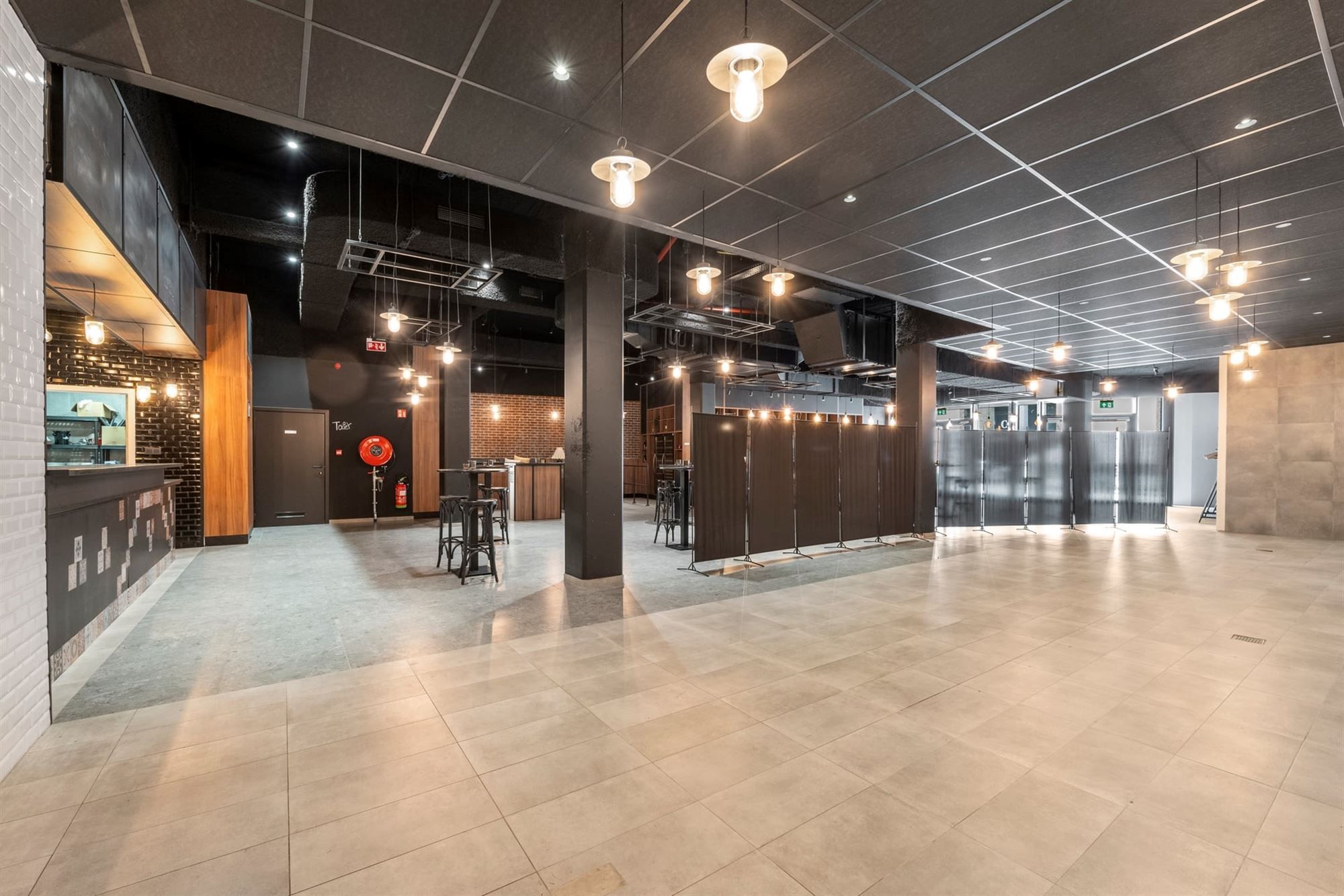 RUIME INSTAPKLARE HANDELSRUIMTE IN HET HARTJE VAN HASSELT  foto 13