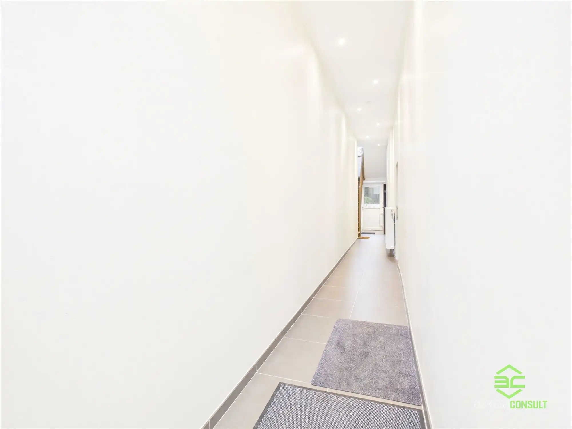 Gerenoveerde rijwoning met 3 slpk in het centrum! foto 2