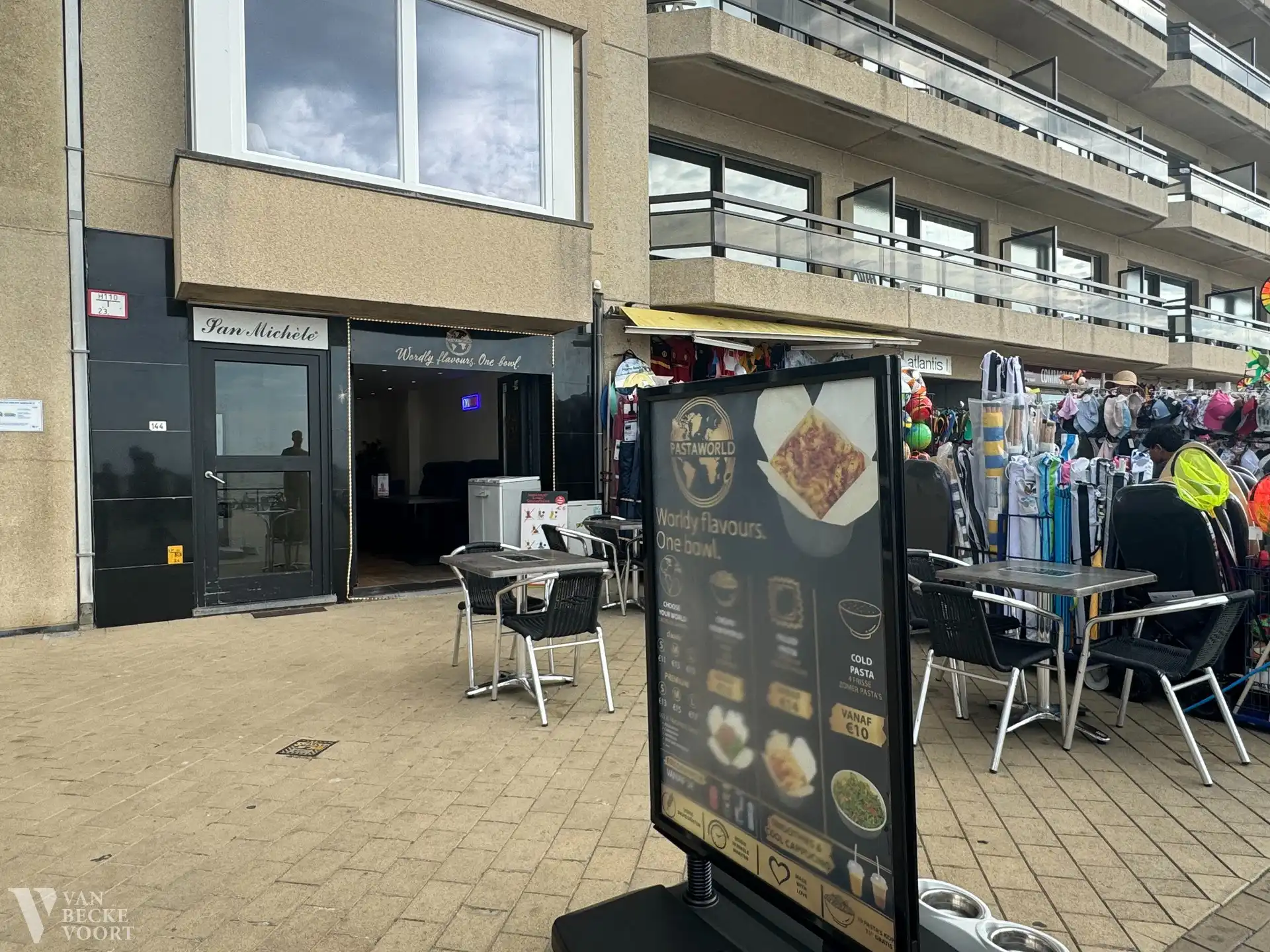 Horecazaak zeedijk Middelkerke 226m² foto 2