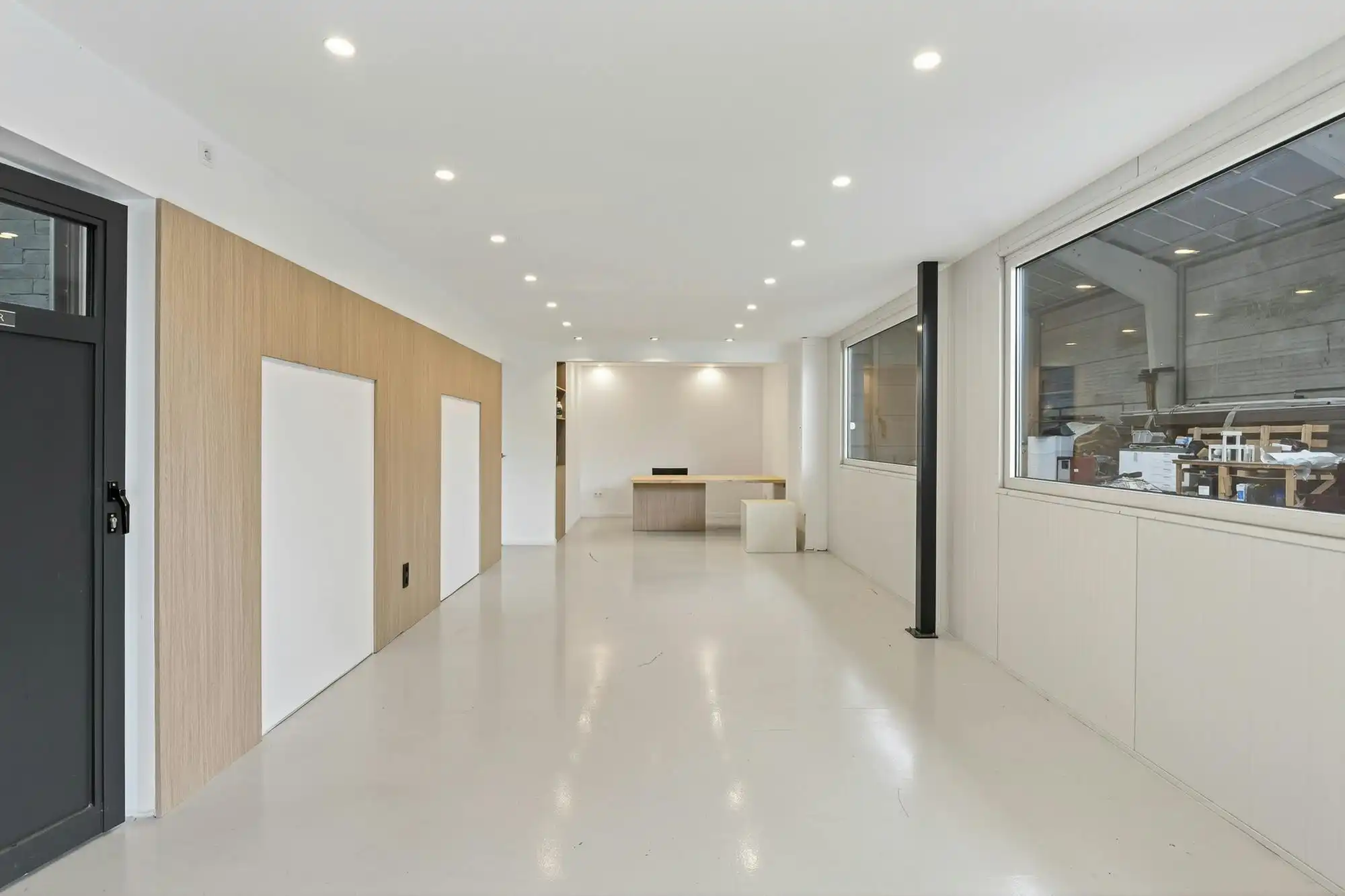 Luxe villa met exclusieve tuin en 600m2 magazijn in KMO-zone foto 31