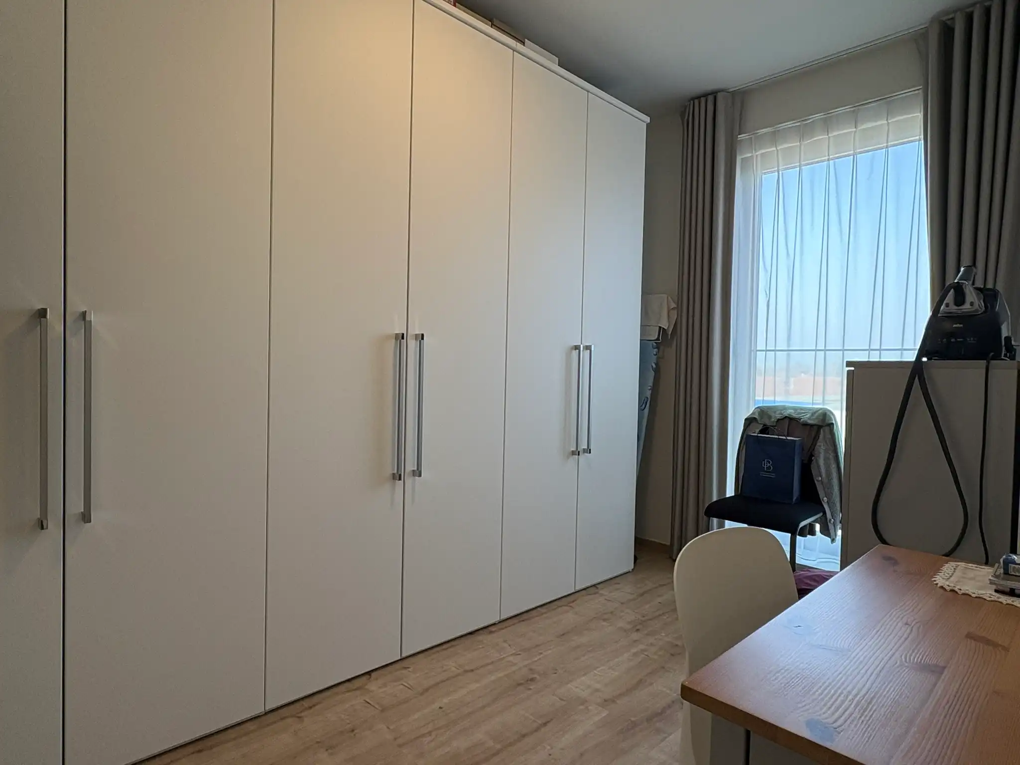 Centraal gelegen ruim appartement foto 8