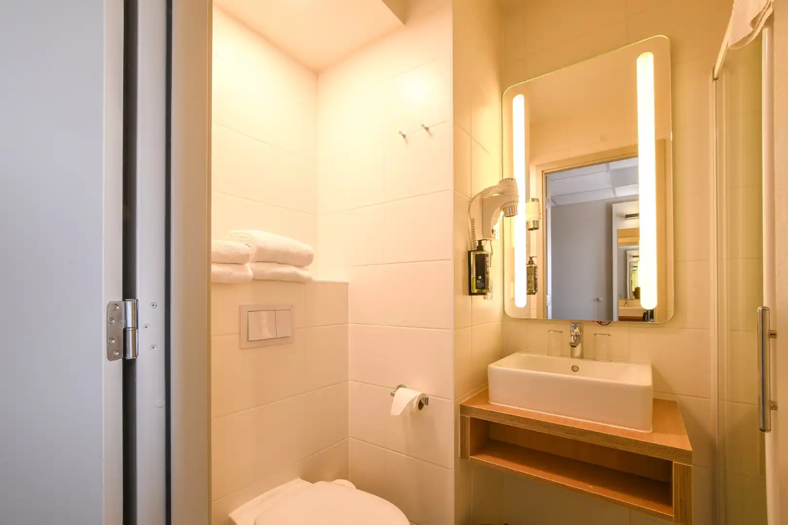 Uw Perfecte Investering aan de Belgische Kust: Hotelkamer in Ibis De Haan foto 5