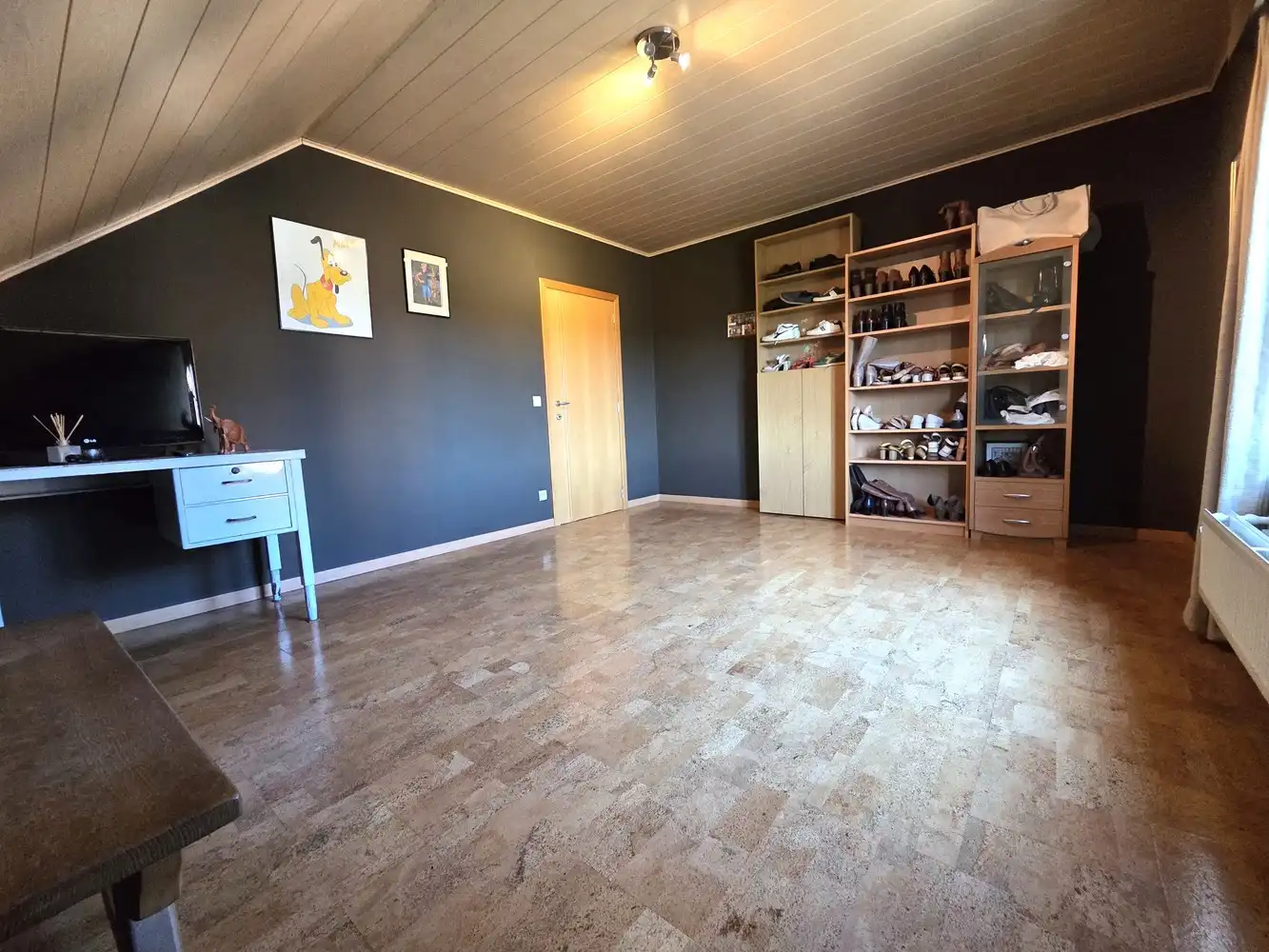 Zeer ruime gezinswoning, 4 slaapkamers, volledig onderkelderd met dubbele garage als bijgebouw foto 13