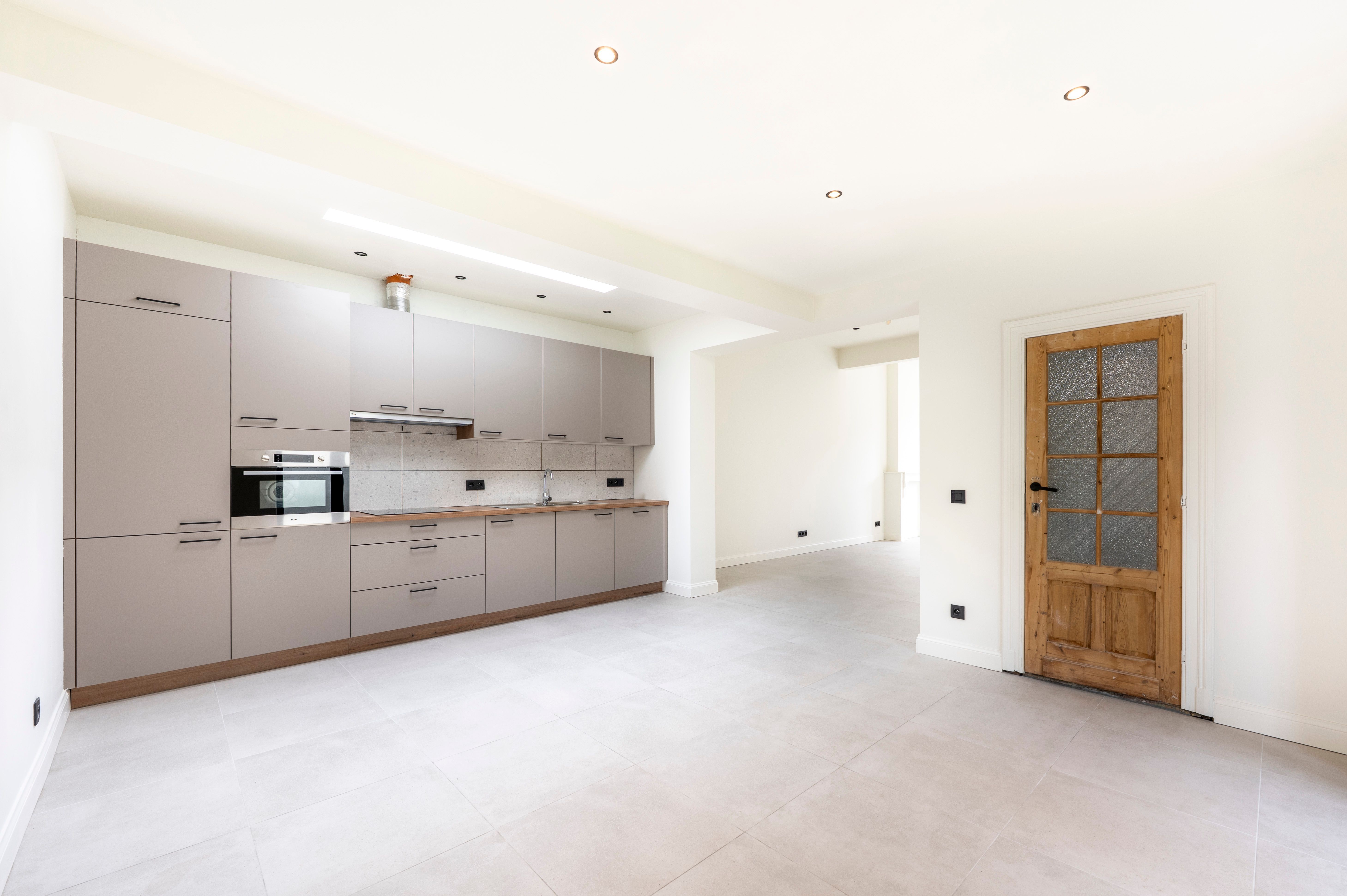 Volledig gerenoveerde gezinswoning met tuin en 3 slaapkamers in Ekeren te huur! foto 3