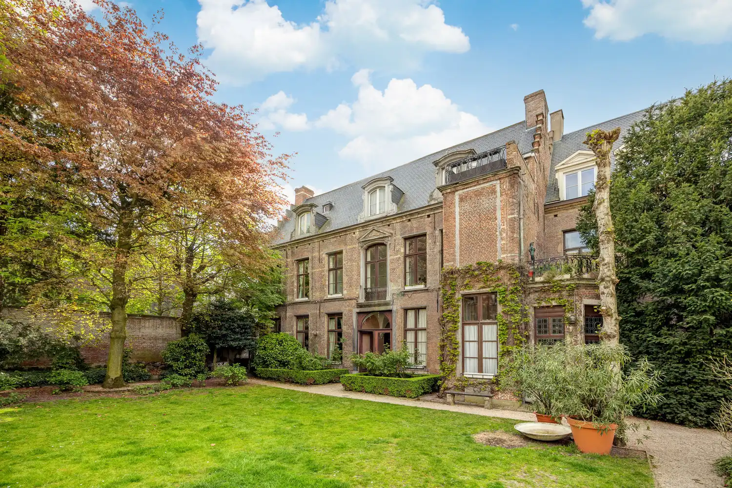 Een zeldzaam en groen privilige in het hart van Antwerpen: wonen in het historische Venushof foto 8