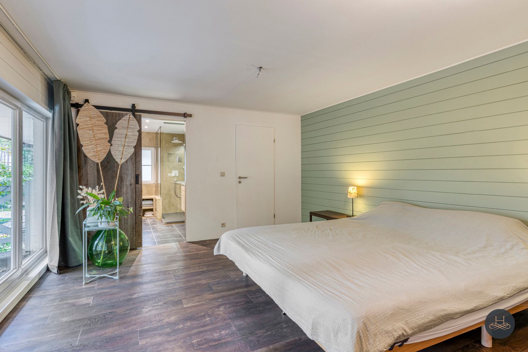 Indrukwekkende groen gelegen villa met zwembad en poolhouse  foto 24
