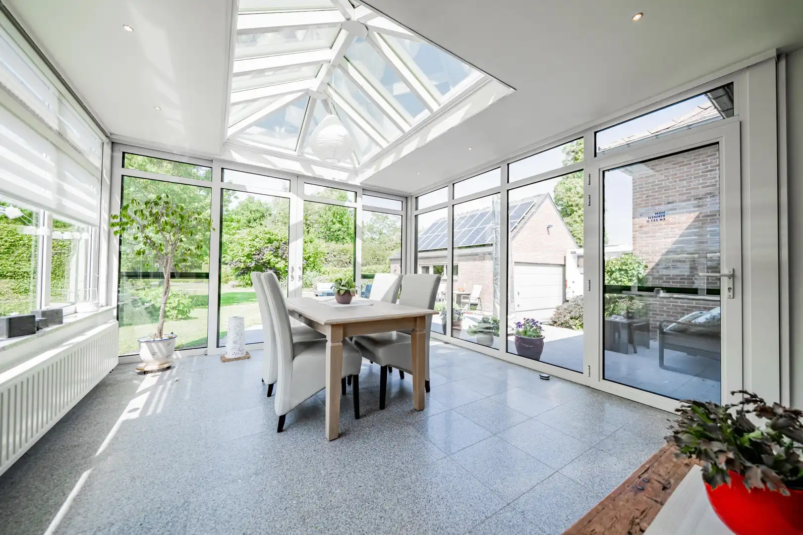 Charmante en bijzonder ruime woning met prachtige tuin en 3 slaapkamers foto 14